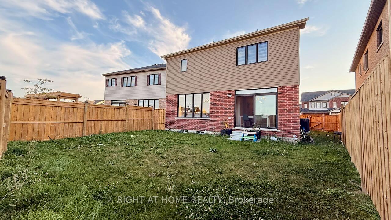 Photo 20 of 52 Royal Coachman Way, Hamilton, Stoney Creek Mountain — HOMEH