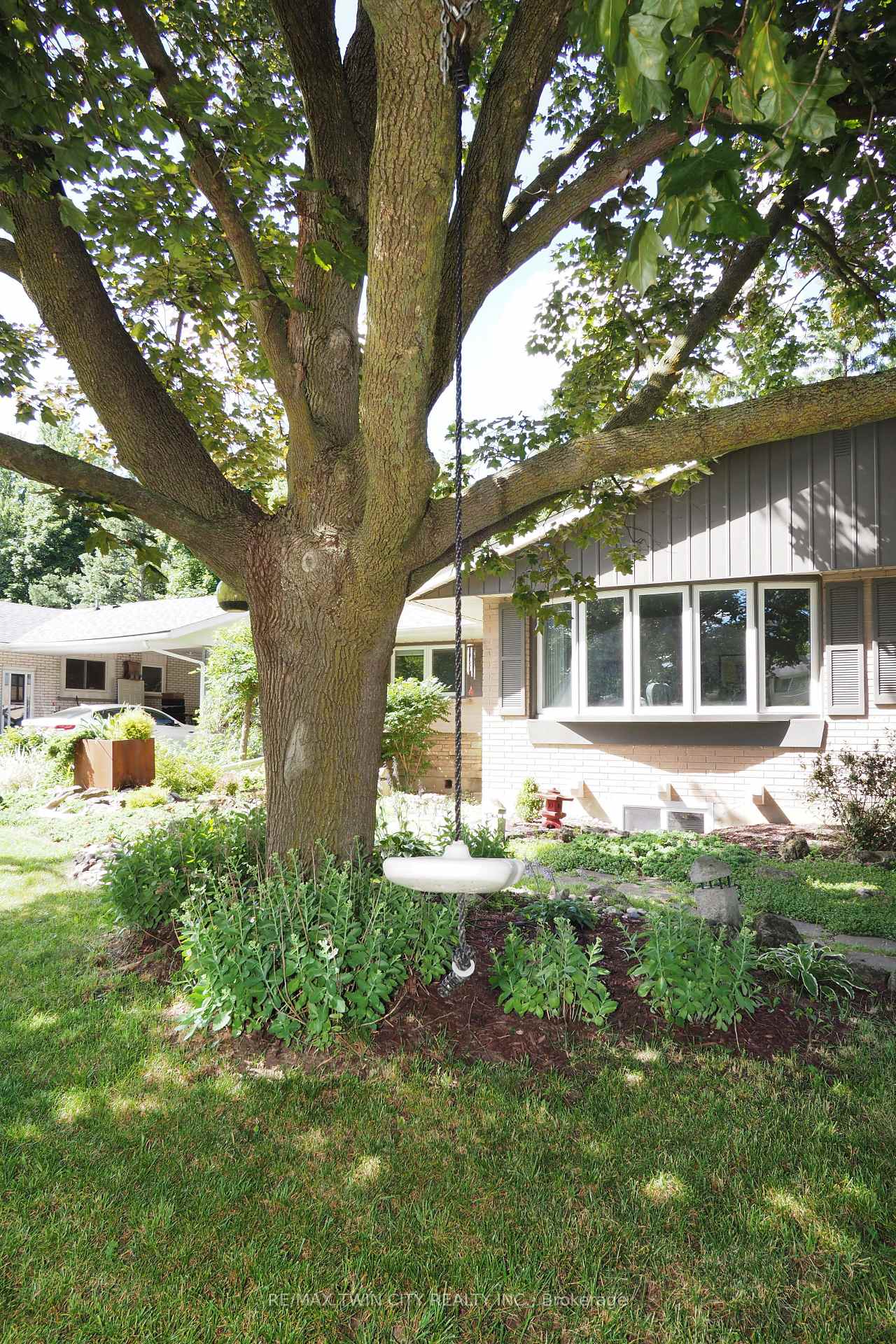 Photo 4 of 218 Greenbrook Drive, Kitchener — HOMEH