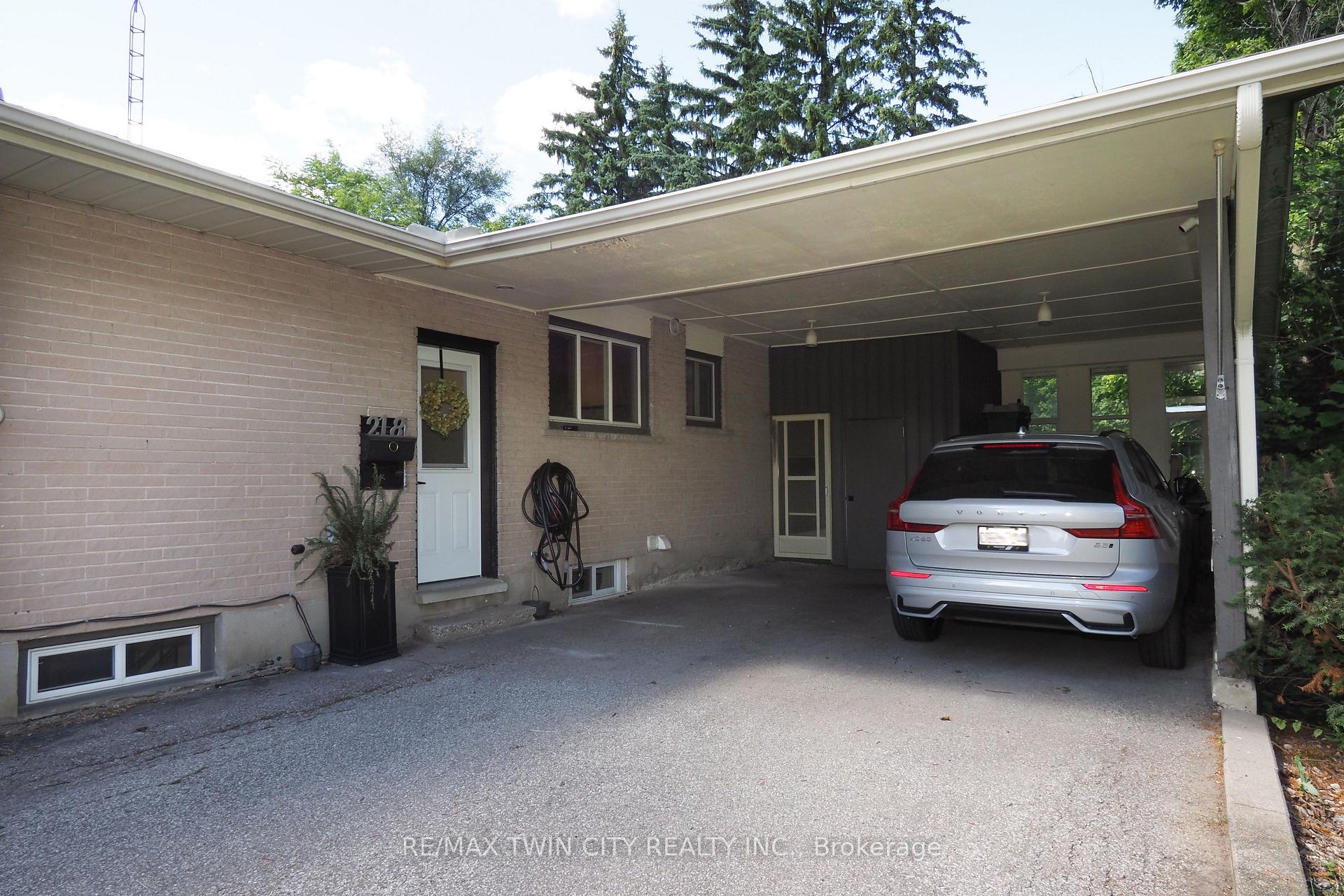 Photo 5 of 218 Greenbrook Drive, Kitchener — HOMEH