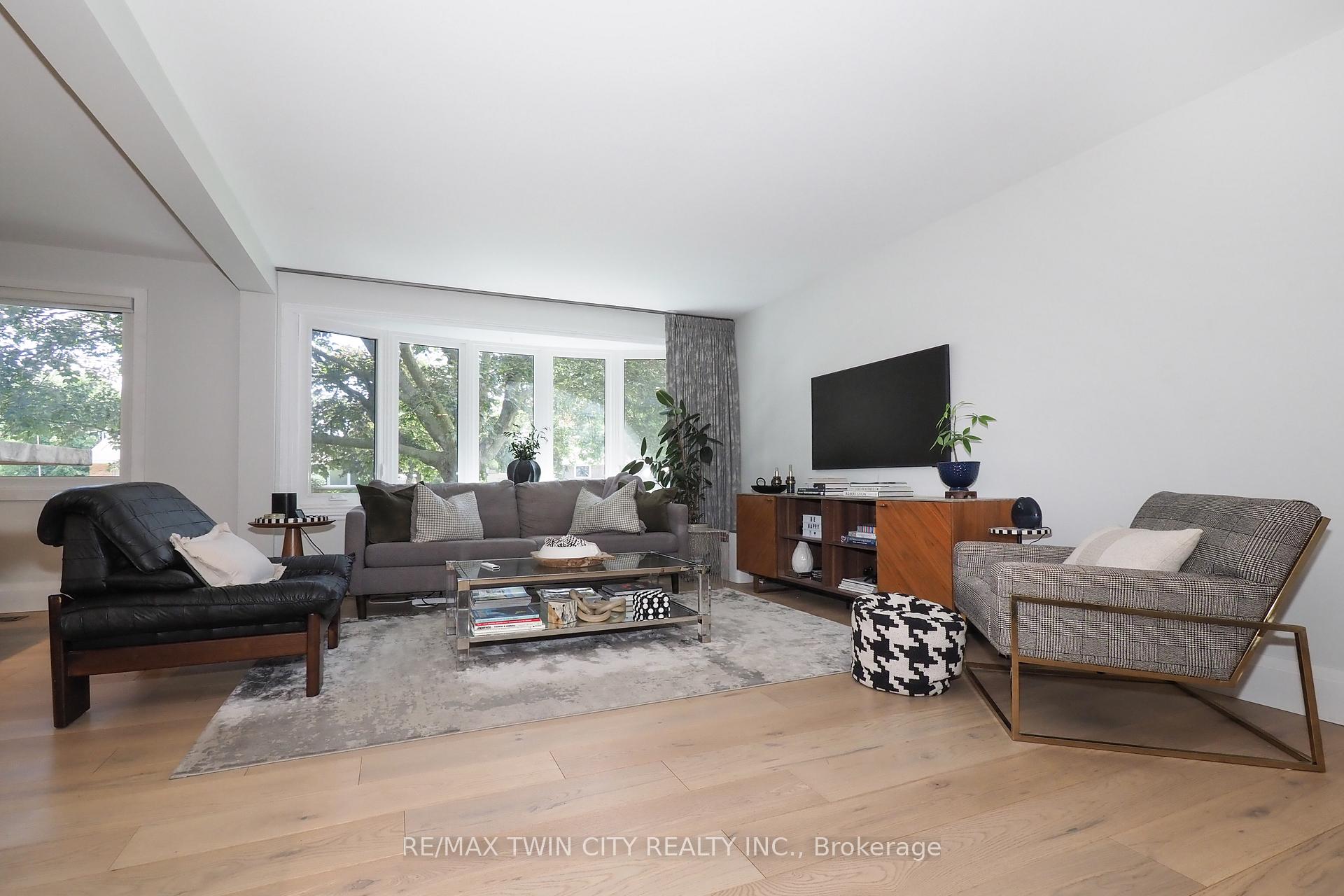 Photo 9 of 218 Greenbrook Drive, Kitchener — HOMEH