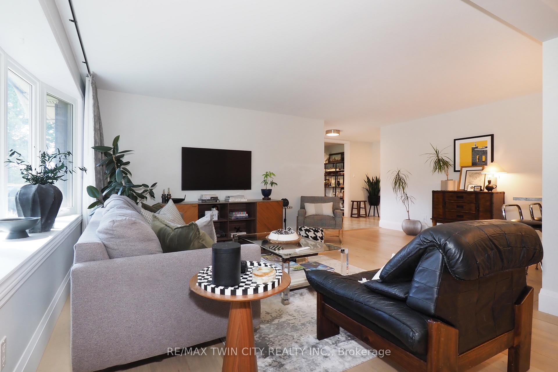 Photo 10 of 218 Greenbrook Drive, Kitchener — HOMEH