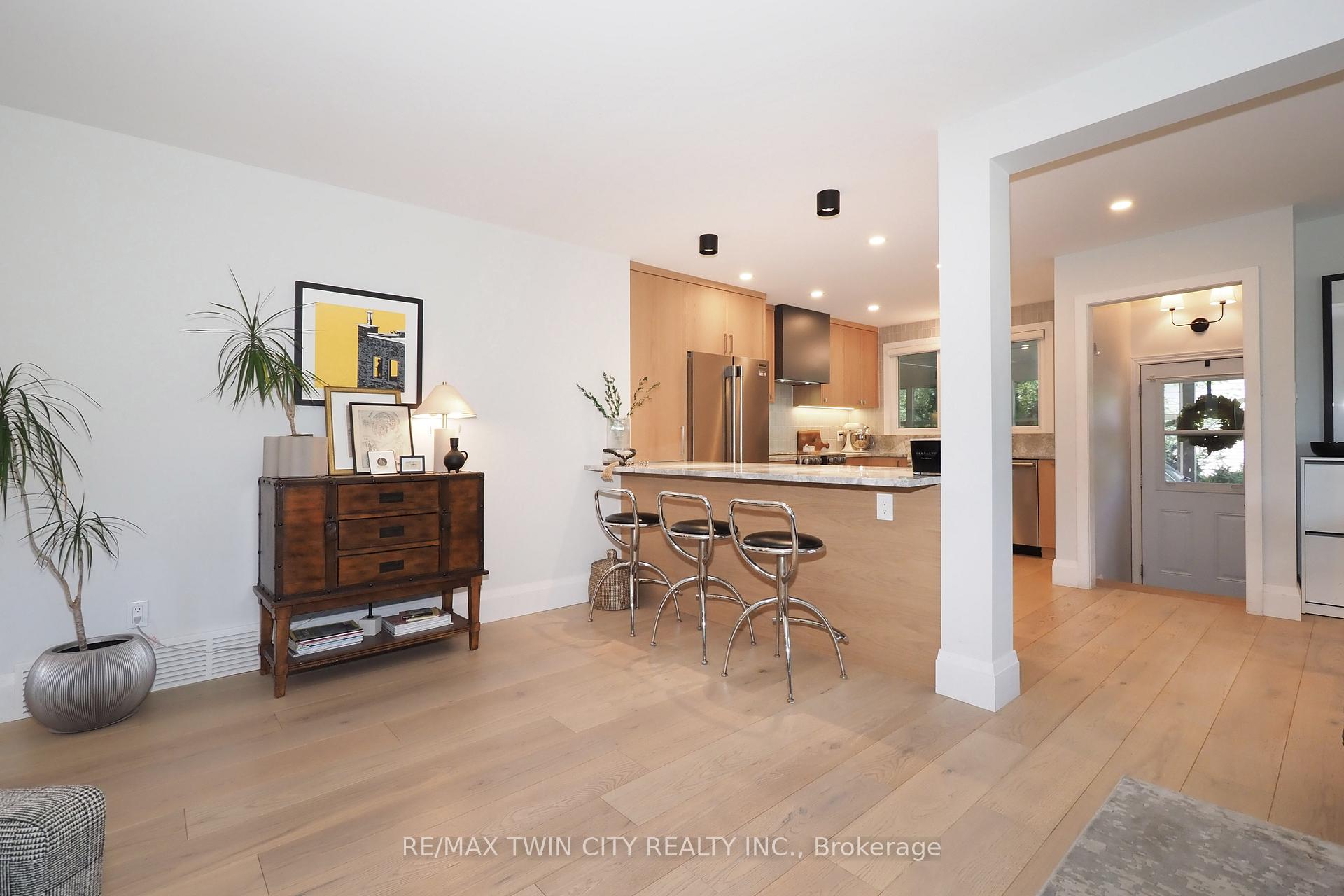 Photo 13 of 218 Greenbrook Drive, Kitchener — HOMEH