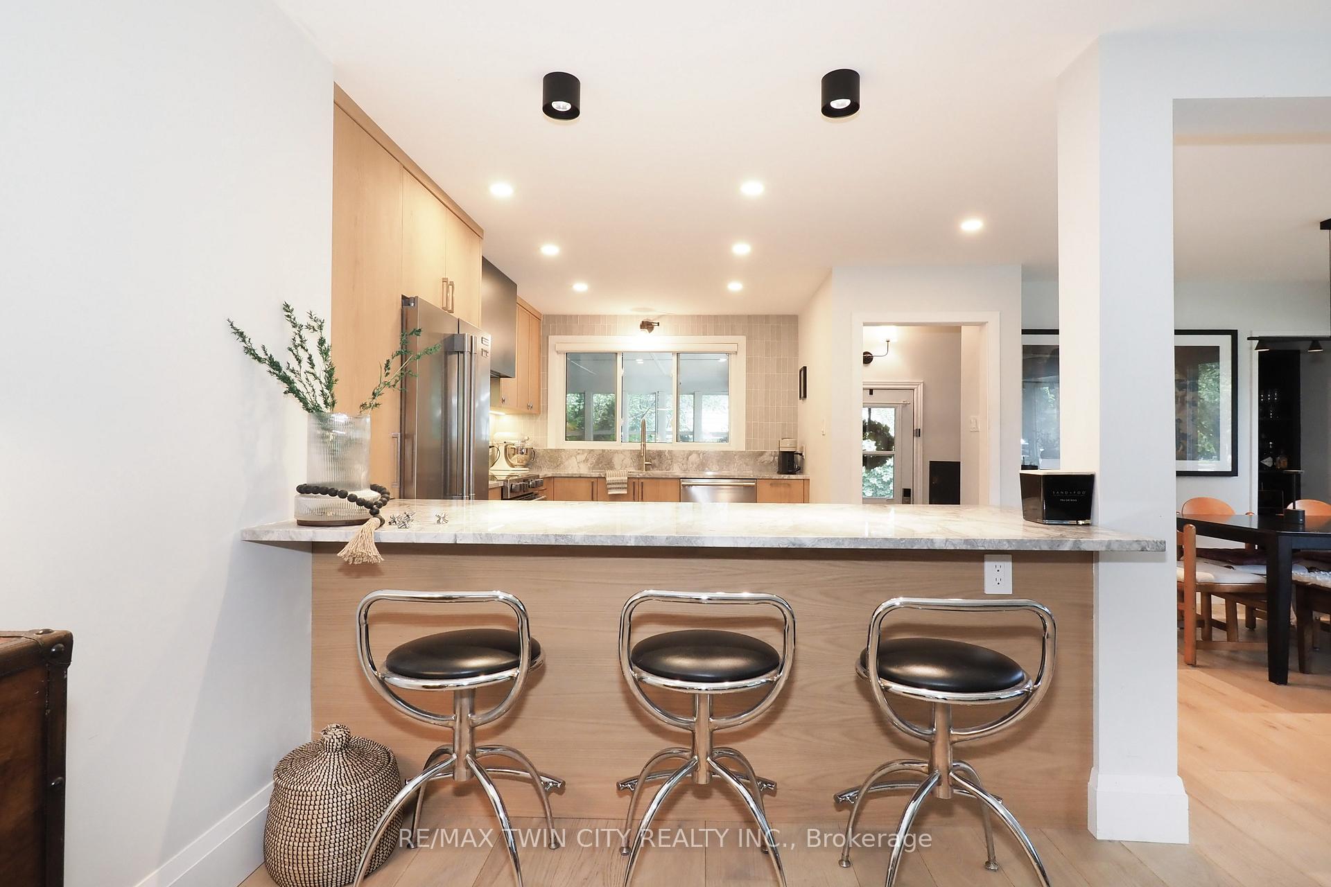 Photo 14 of 218 Greenbrook Drive, Kitchener — HOMEH