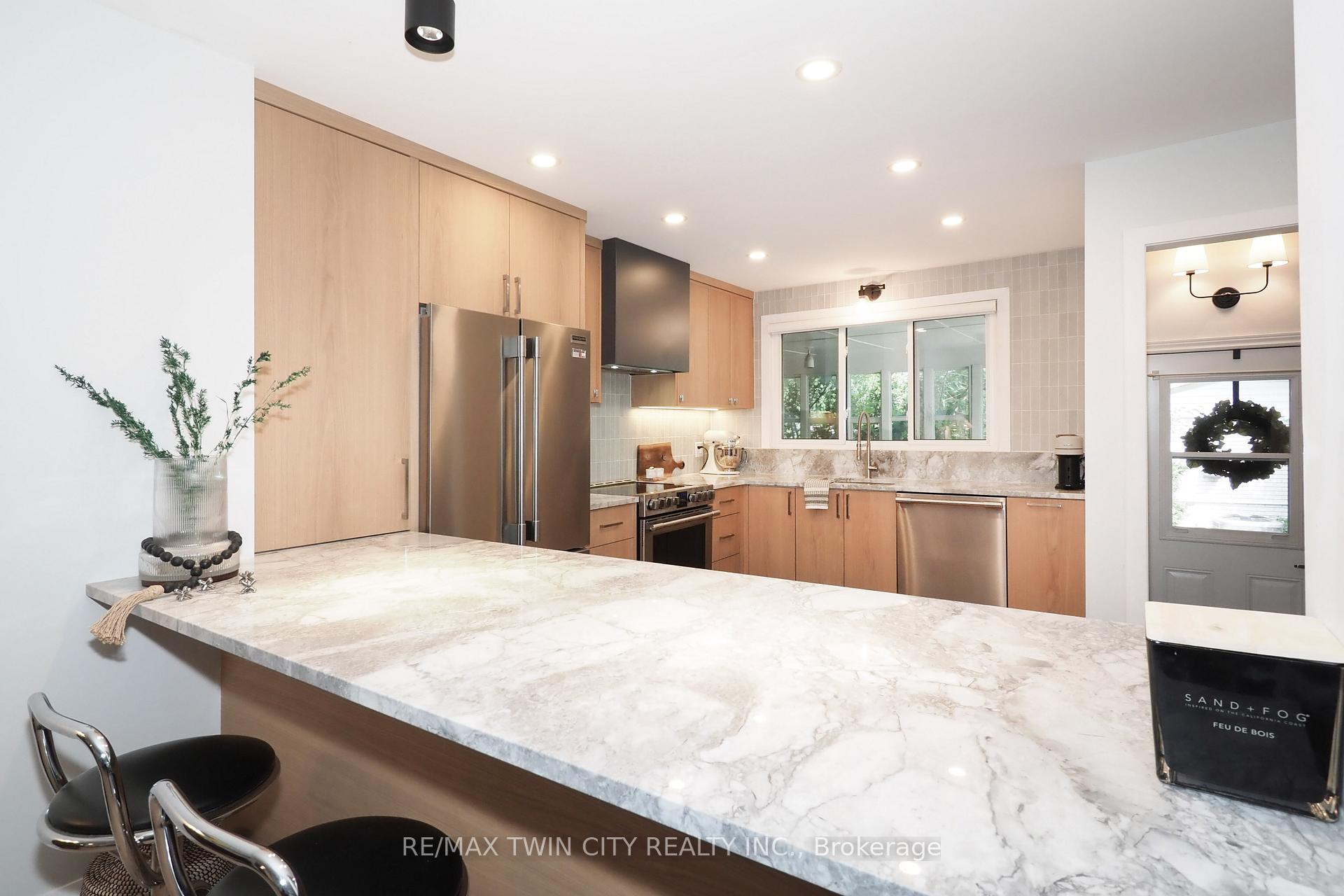 Photo 15 of 218 Greenbrook Drive, Kitchener — HOMEH
