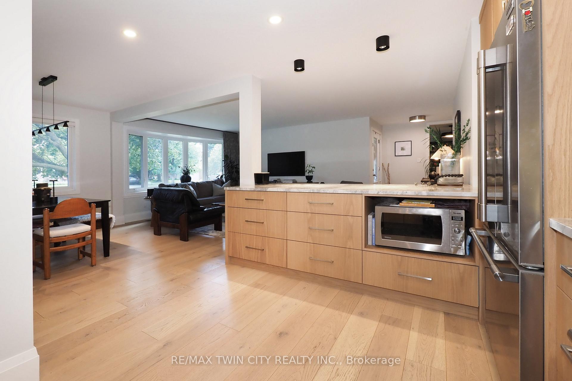 Photo 19 of 218 Greenbrook Drive, Kitchener — HOMEH