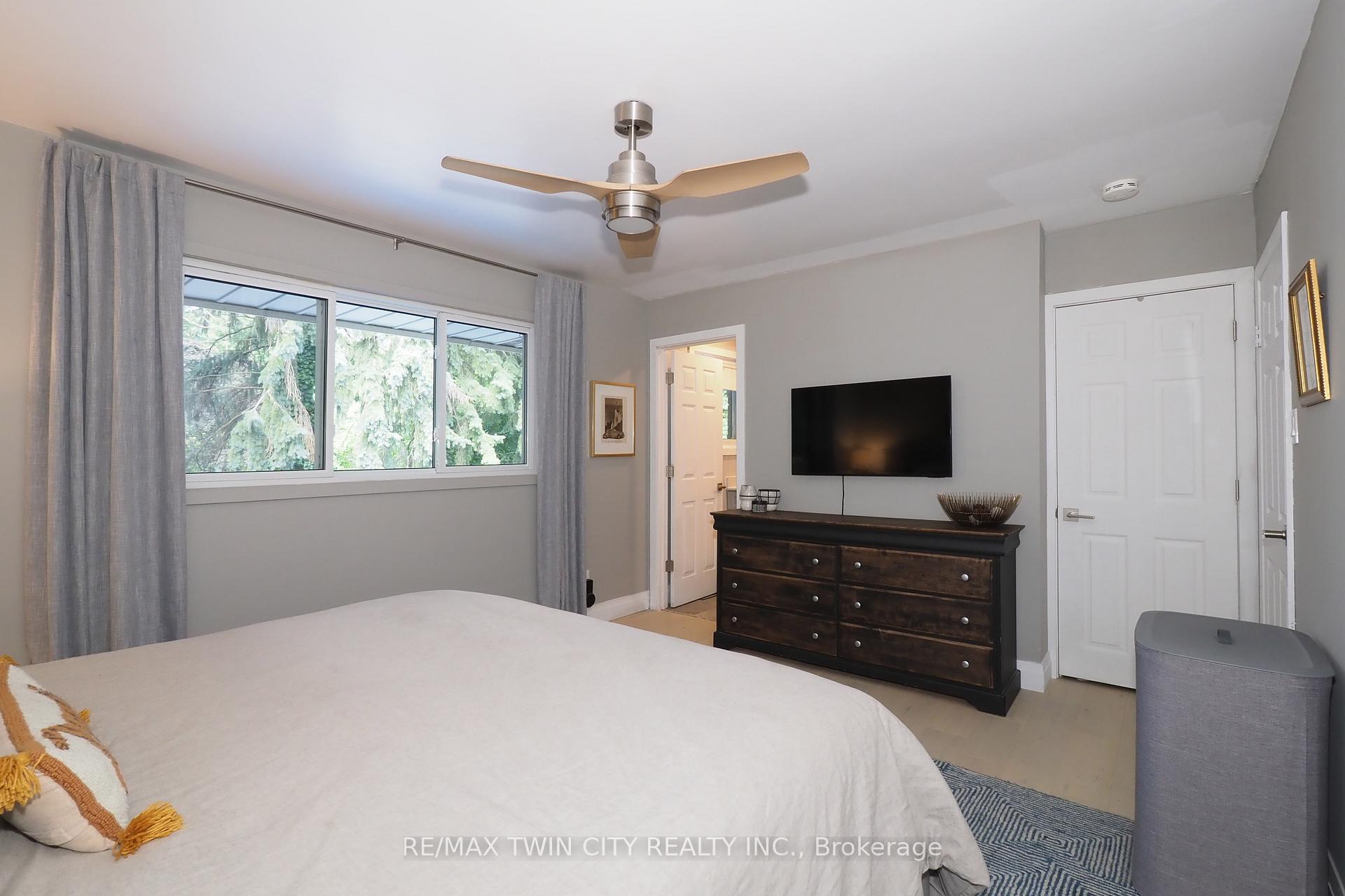 Photo 23 of 218 Greenbrook Drive, Kitchener — HOMEH