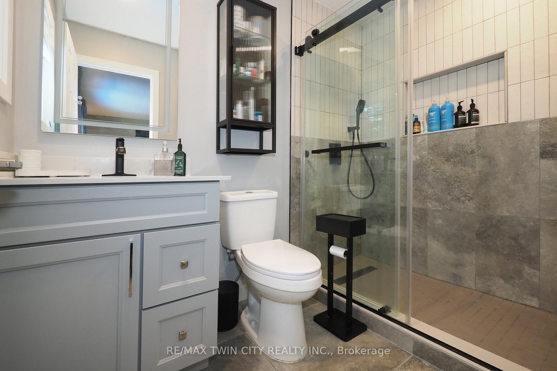 Photo 25 of 218 Greenbrook Drive, Kitchener — HOMEH