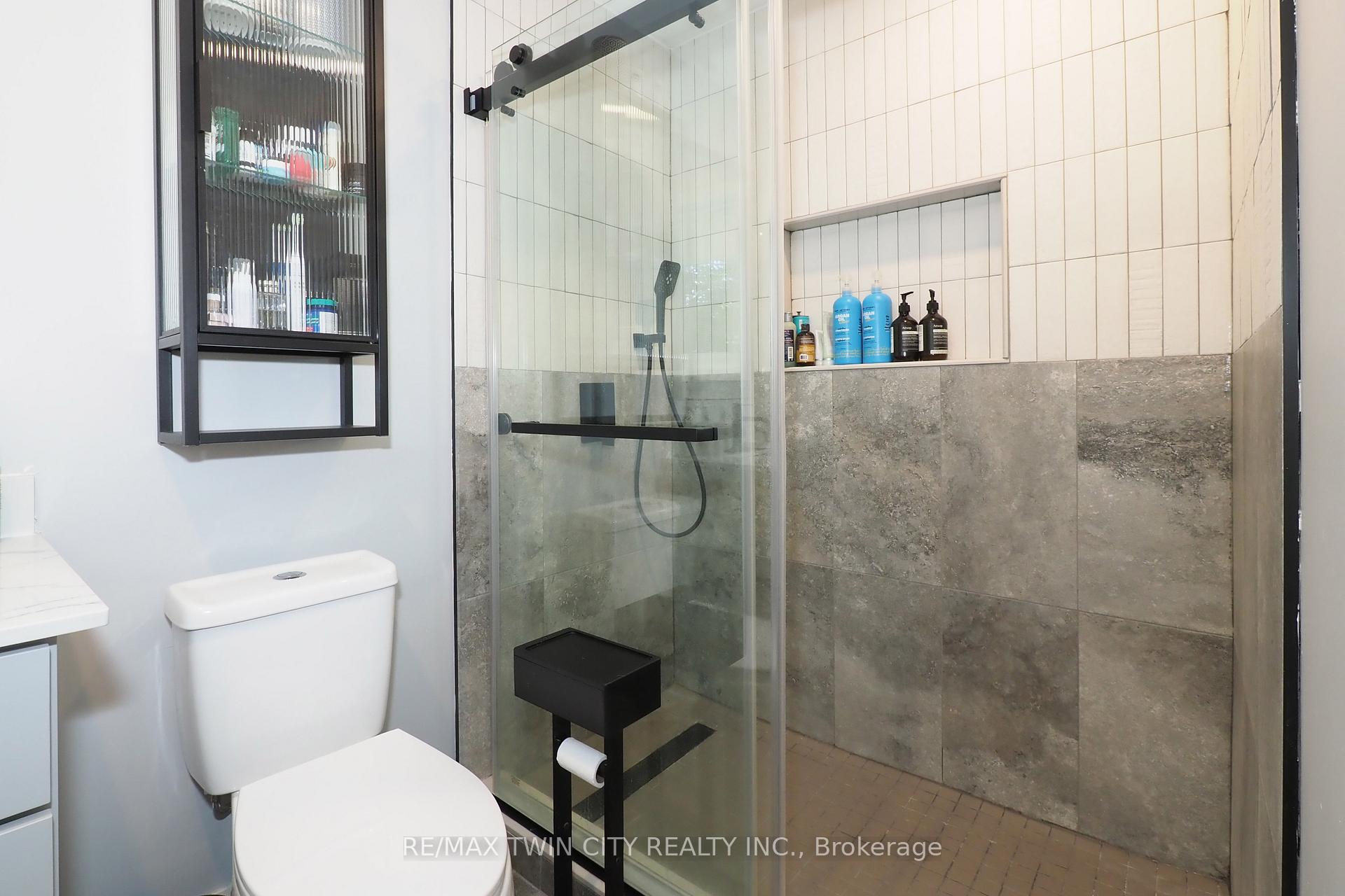 Photo 26 of 218 Greenbrook Drive, Kitchener — HOMEH
