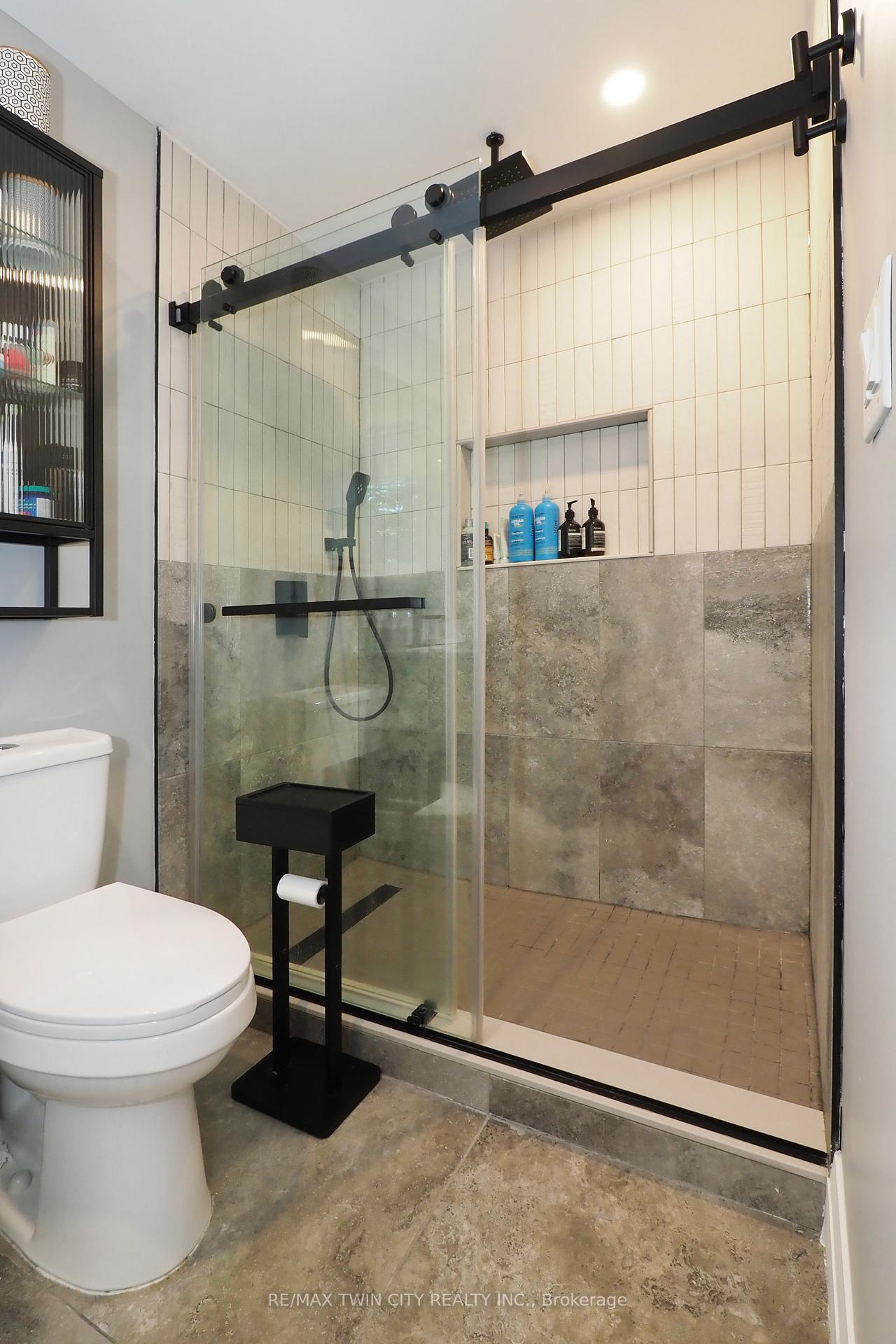 Photo 27 of 218 Greenbrook Drive, Kitchener — HOMEH