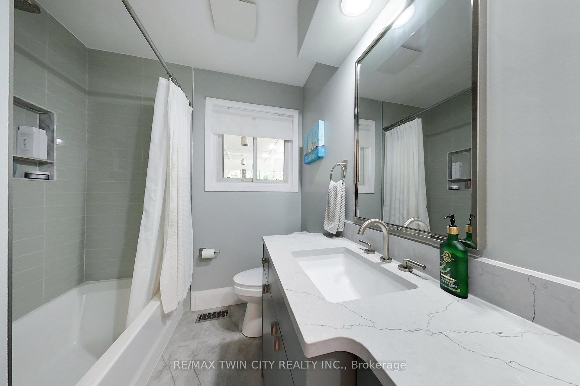Photo 31 of 218 Greenbrook Drive, Kitchener — HOMEH