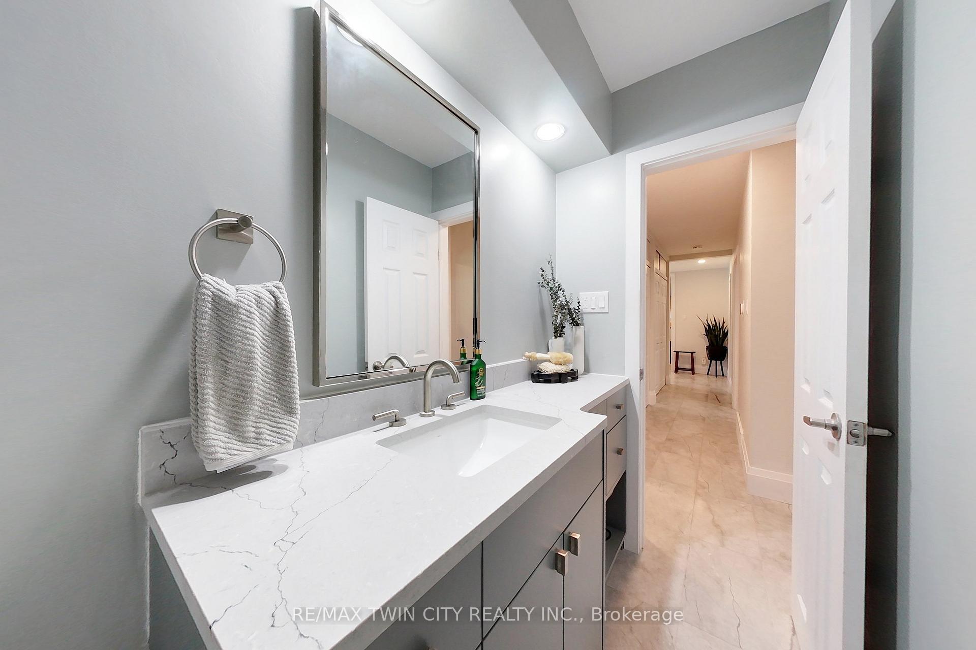 Photo 32 of 218 Greenbrook Drive, Kitchener — HOMEH