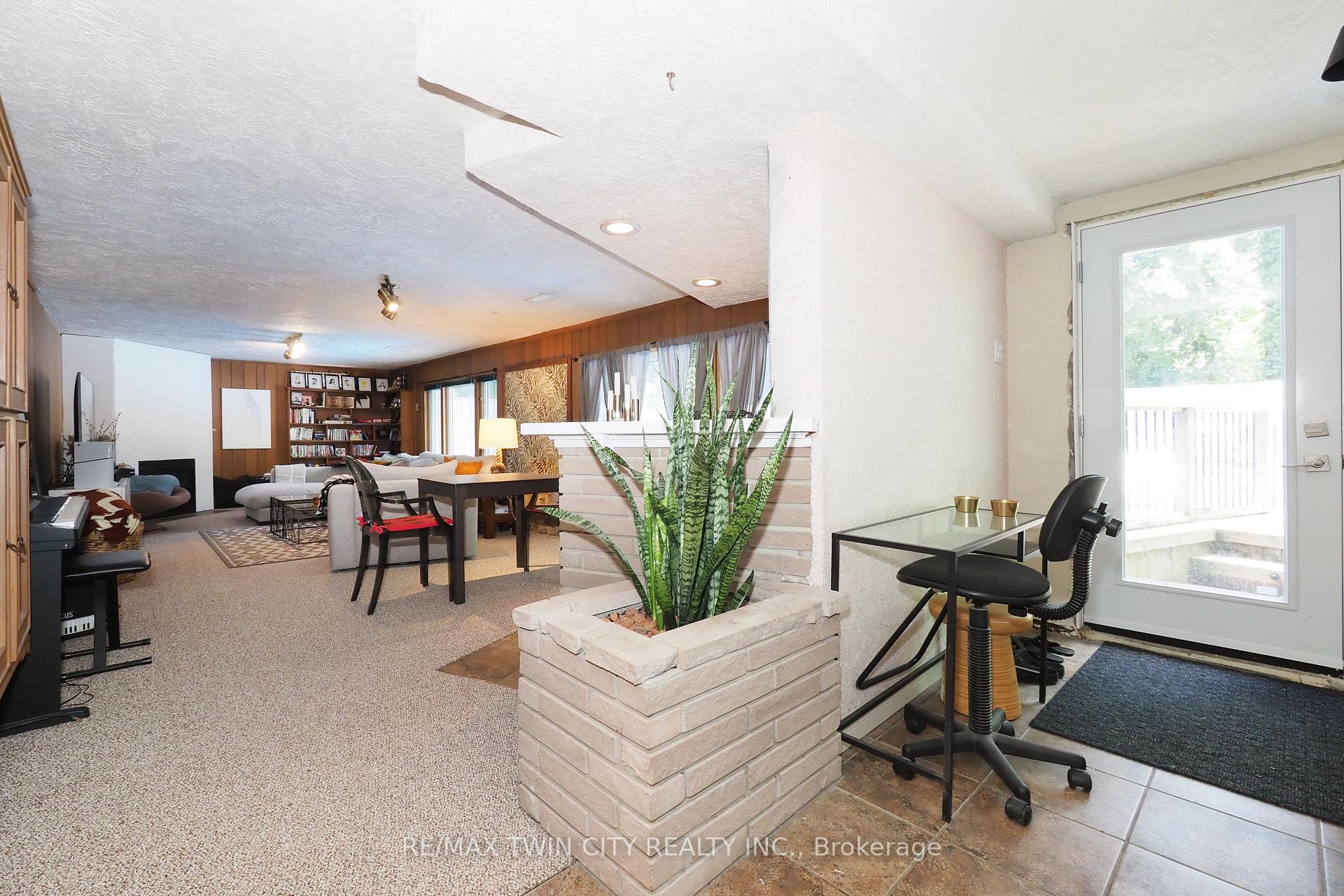 Photo 35 of 218 Greenbrook Drive, Kitchener — HOMEH