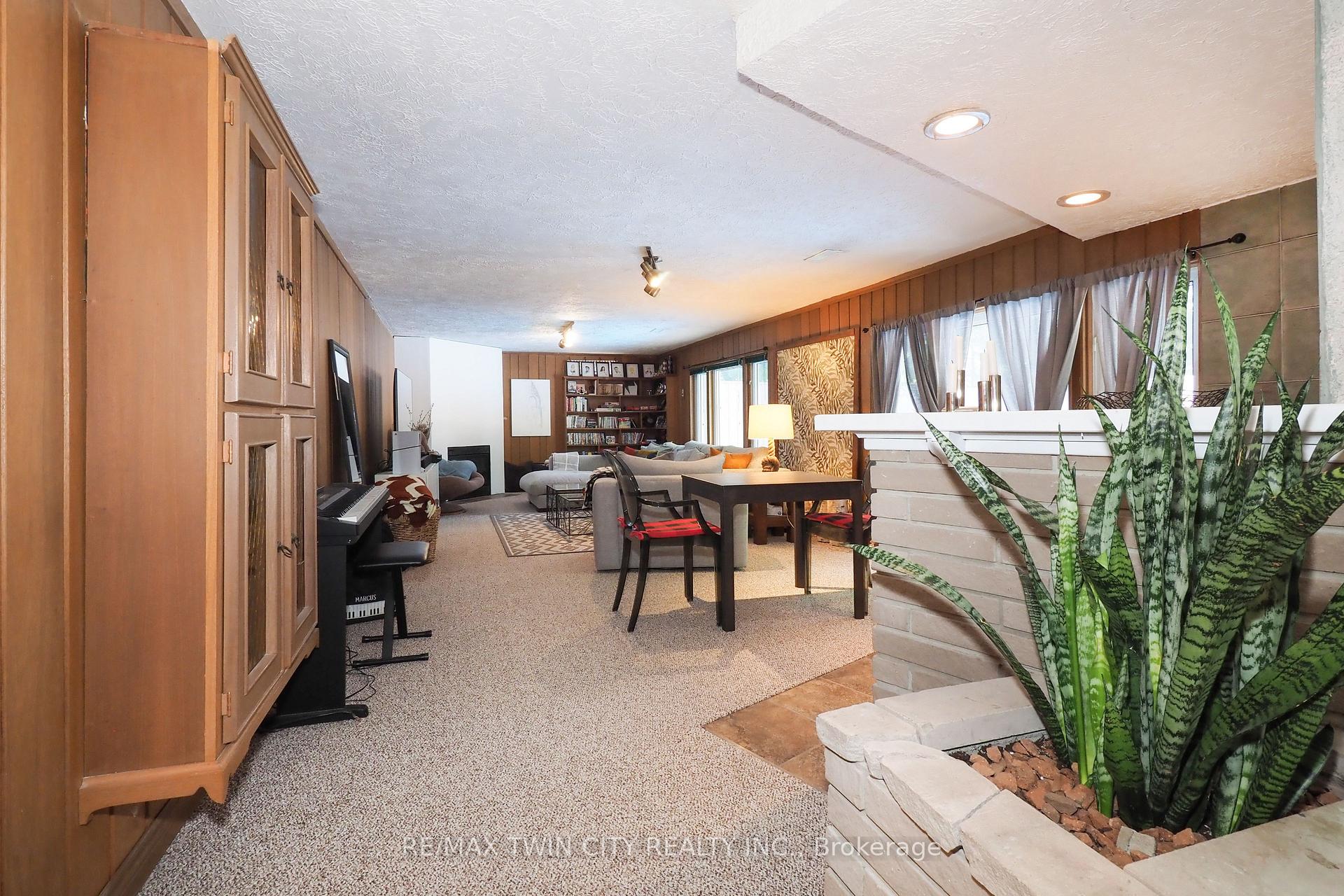 Photo 36 of 218 Greenbrook Drive, Kitchener — HOMEH