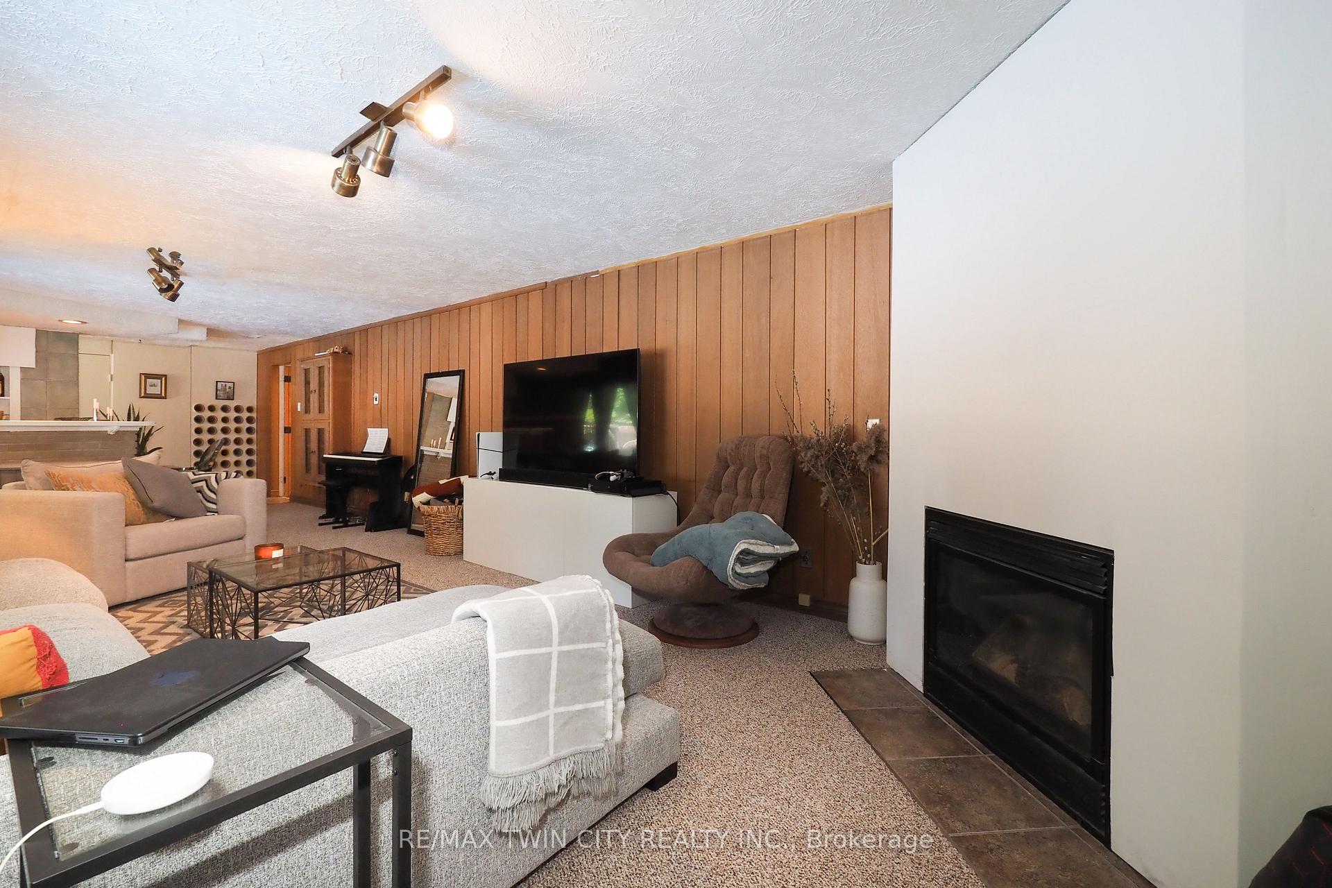 Photo 38 of 218 Greenbrook Drive, Kitchener — HOMEH