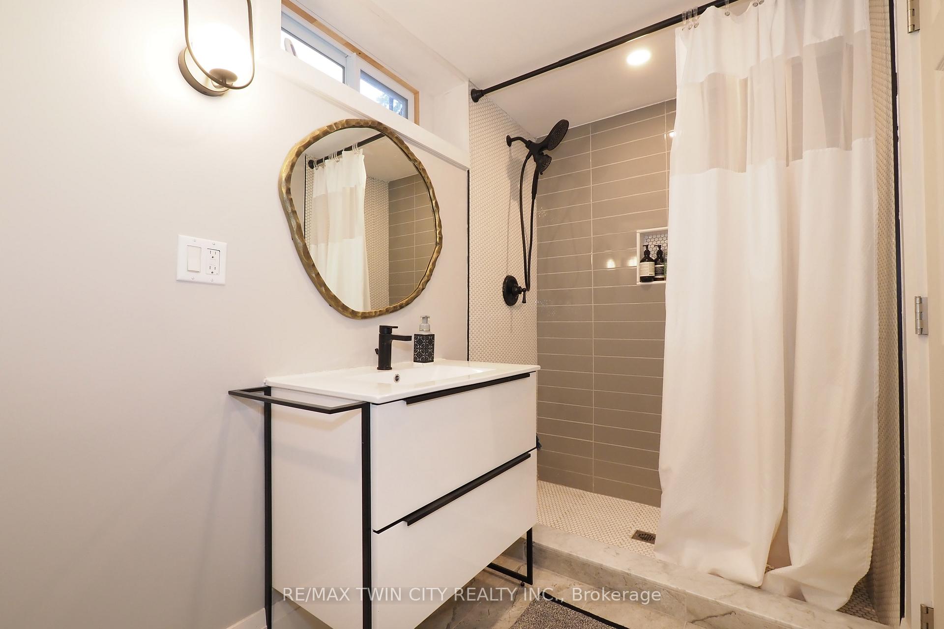 Photo 42 of 218 Greenbrook Drive, Kitchener — HOMEH