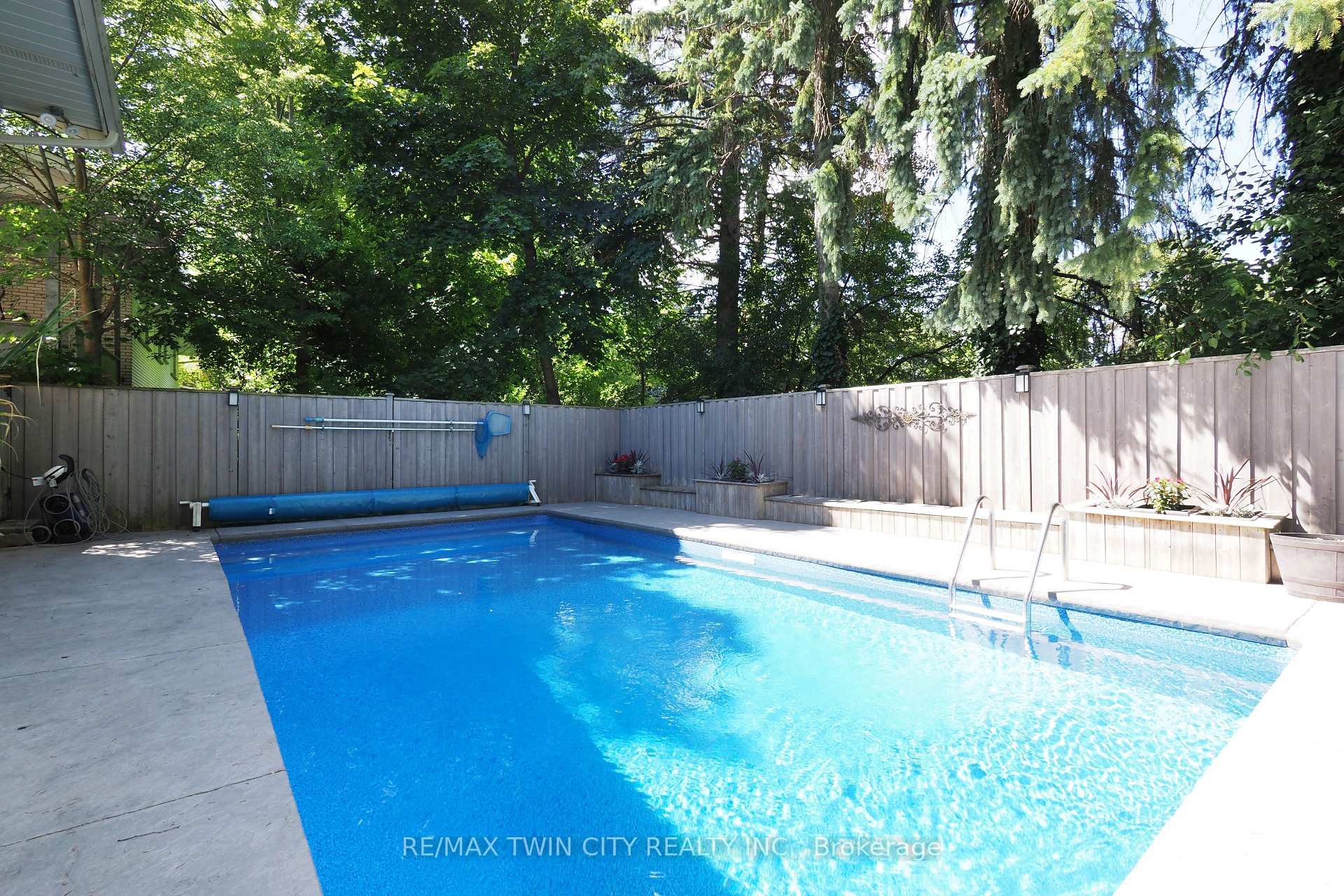 Photo 46 of 218 Greenbrook Drive, Kitchener — HOMEH