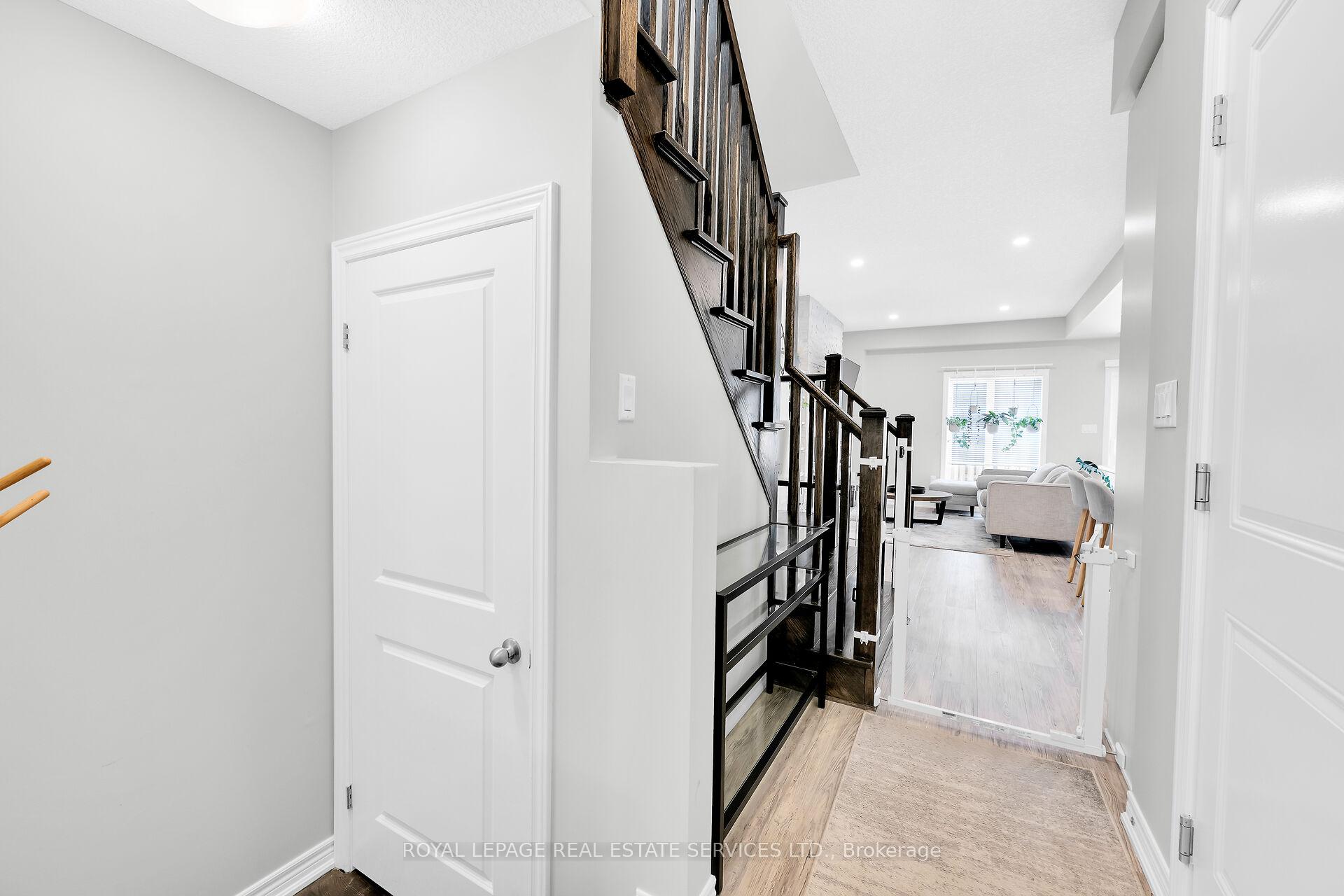 Photo 4 of 21 Garlent Avenue, Hamilton, Ancaster — HOMEH