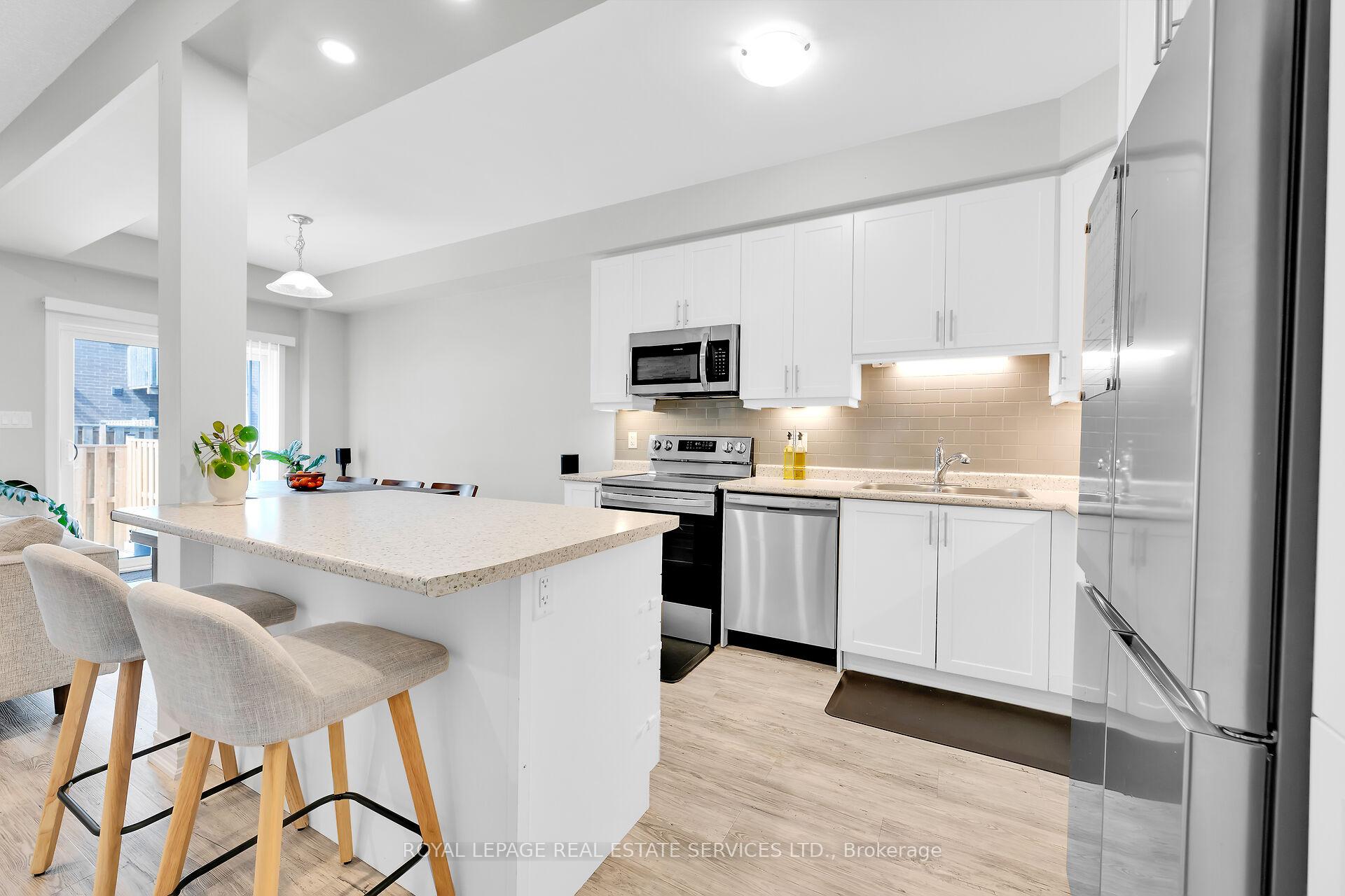 Photo 5 of 21 Garlent Avenue, Hamilton, Ancaster — HOMEH