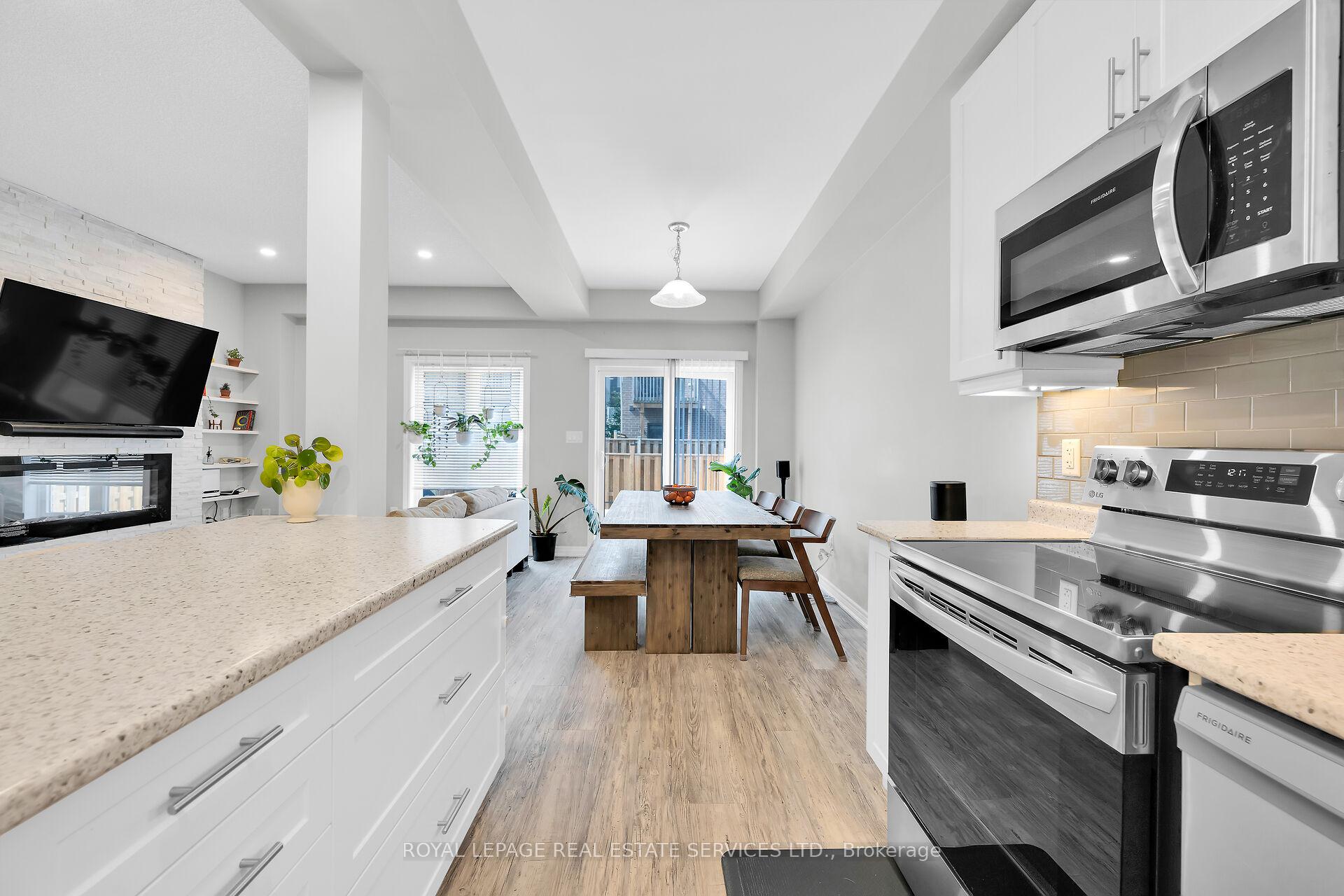 Photo 6 of 21 Garlent Avenue, Hamilton, Ancaster — HOMEH
