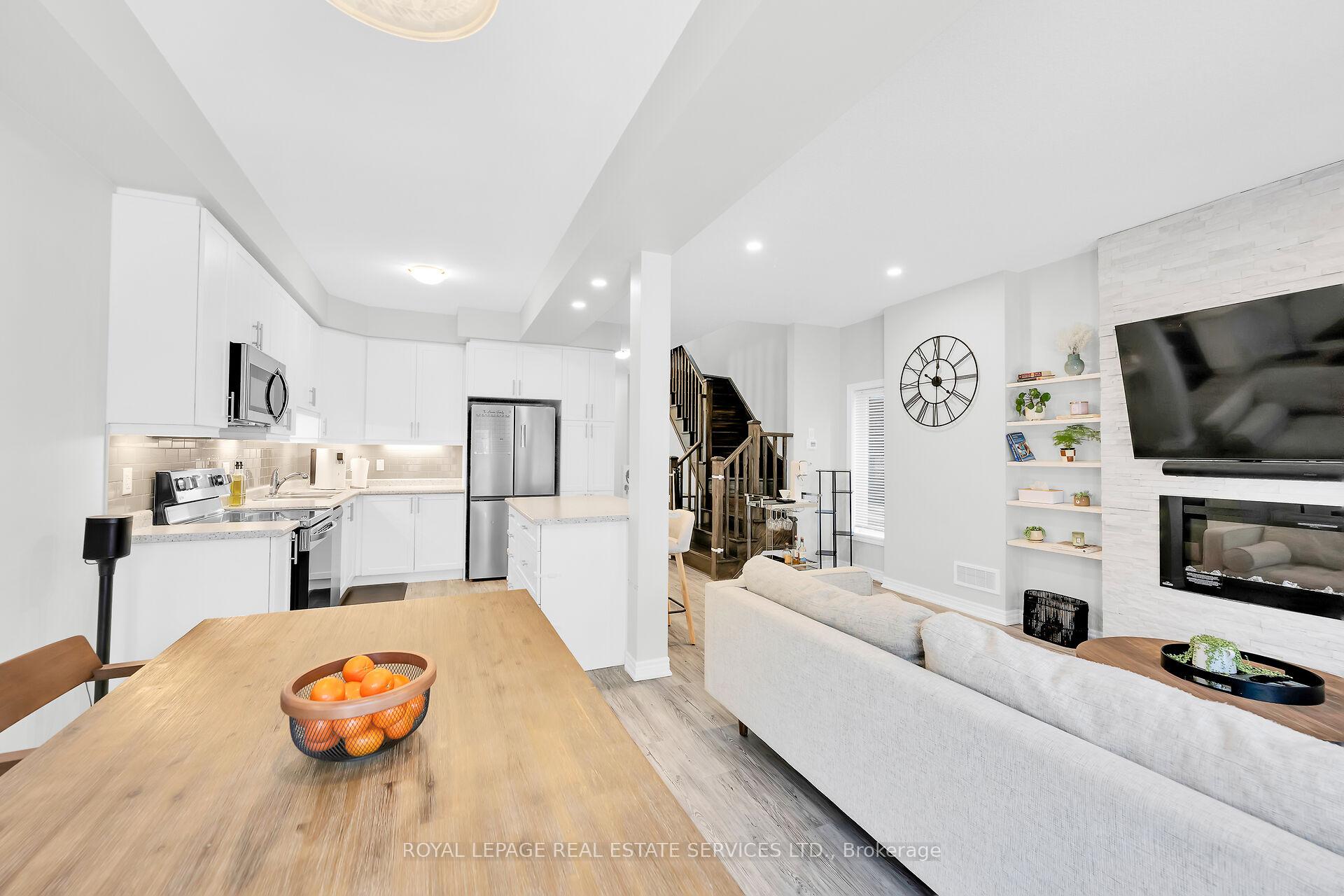 Photo 9 of 21 Garlent Avenue, Hamilton, Ancaster — HOMEH