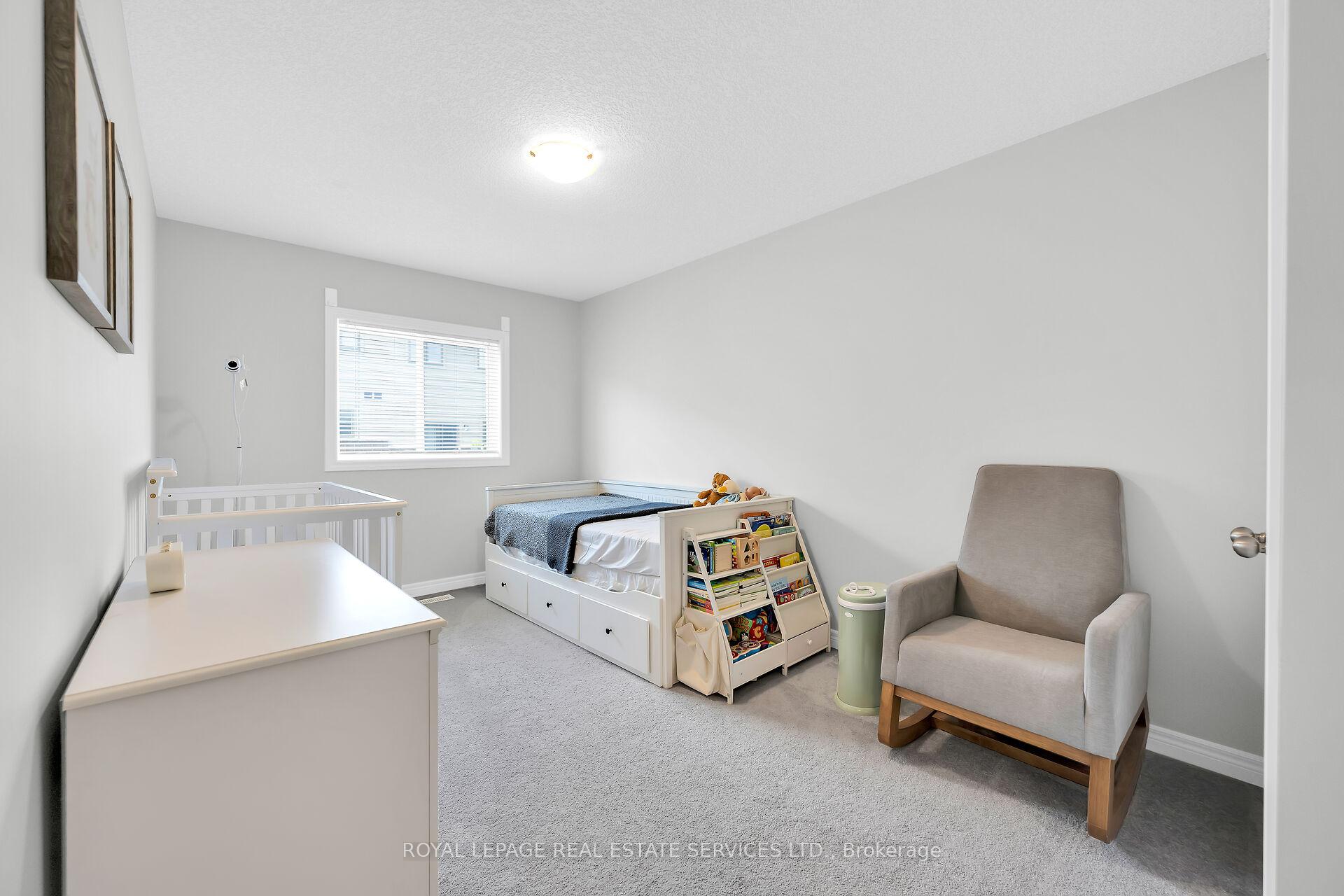 Photo 14 of 21 Garlent Avenue, Hamilton, Ancaster — HOMEH