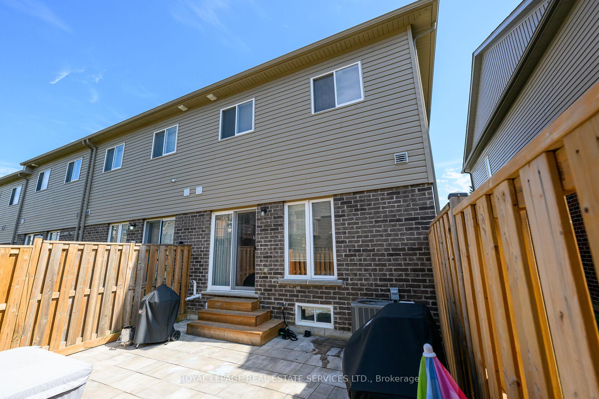 Photo 19 of 21 Garlent Avenue, Hamilton, Ancaster — HOMEH
