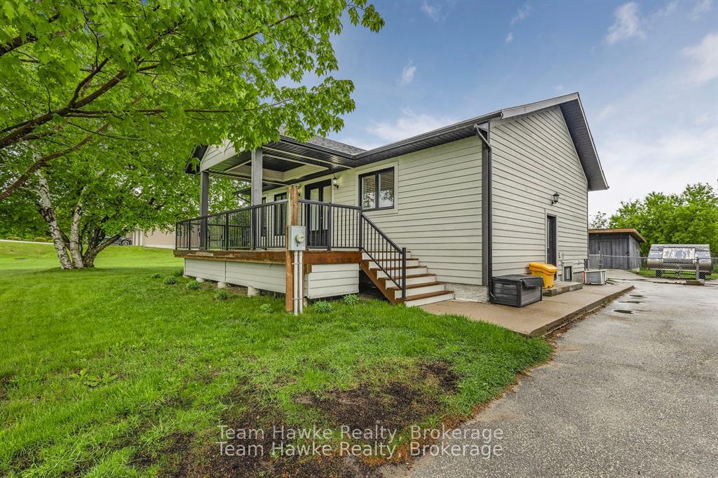 Photo 3 of 969 William Street, Midland — HOMEH