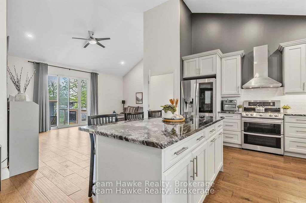 Photo 12 of 969 William Street, Midland — HOMEH