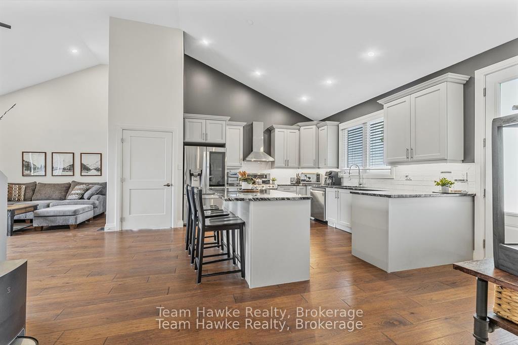 Photo 15 of 969 William Street, Midland — HOMEH