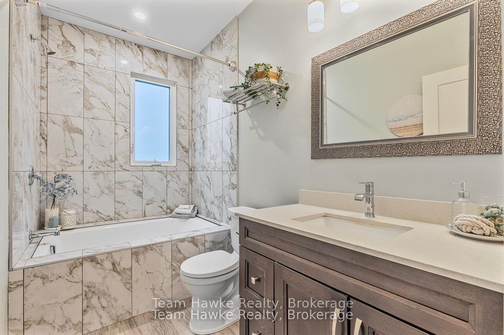 Photo 18 of 969 William Street, Midland — HOMEH