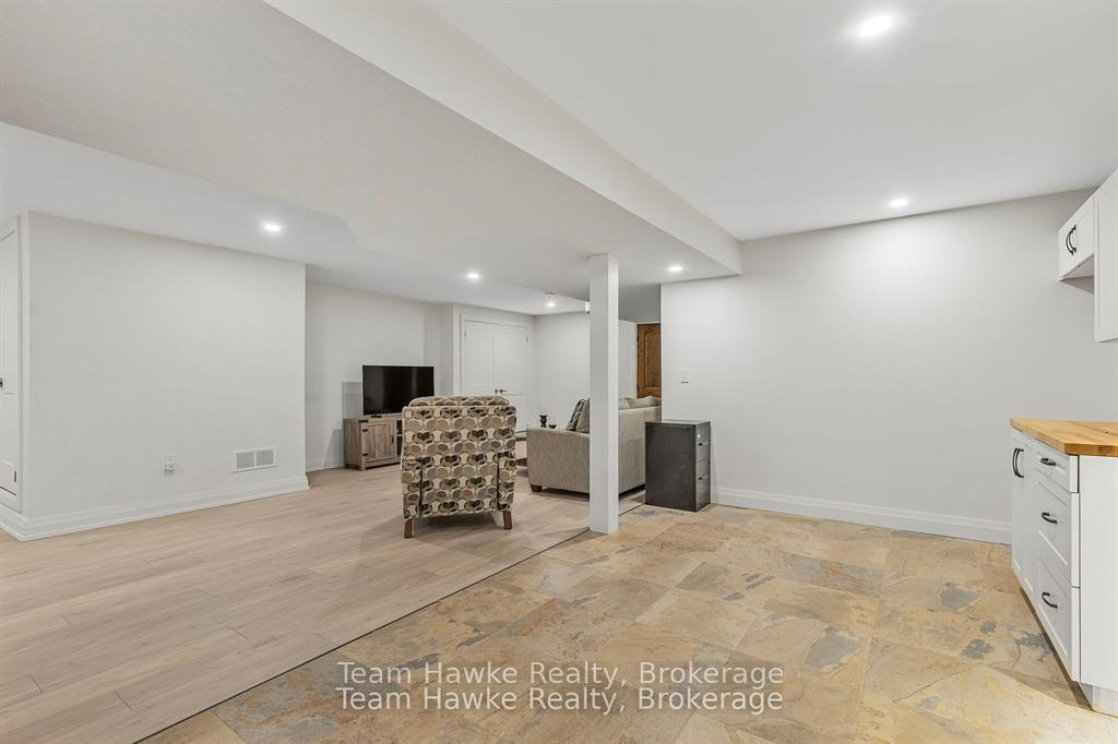 Photo 27 of 969 William Street, Midland — HOMEH