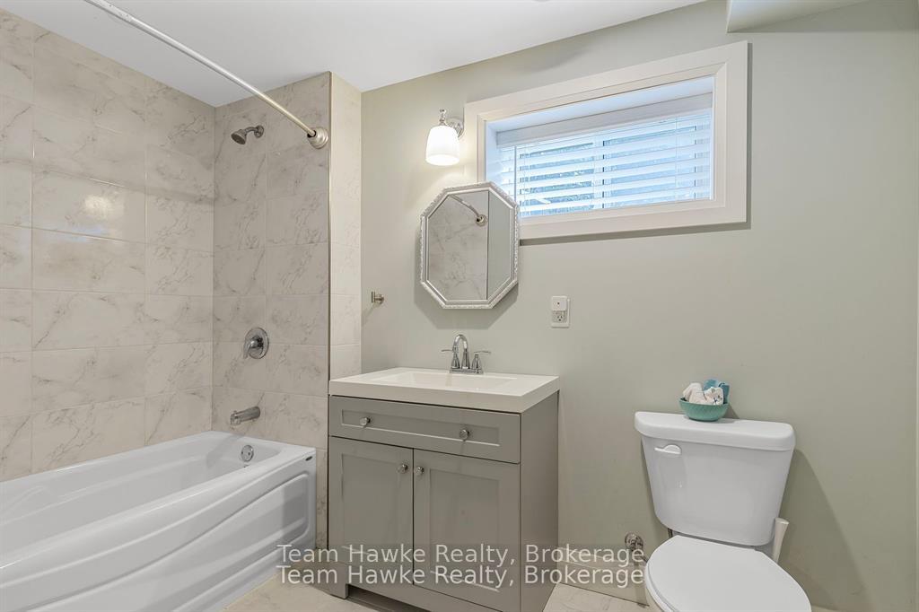 Photo 33 of 969 William Street, Midland — HOMEH