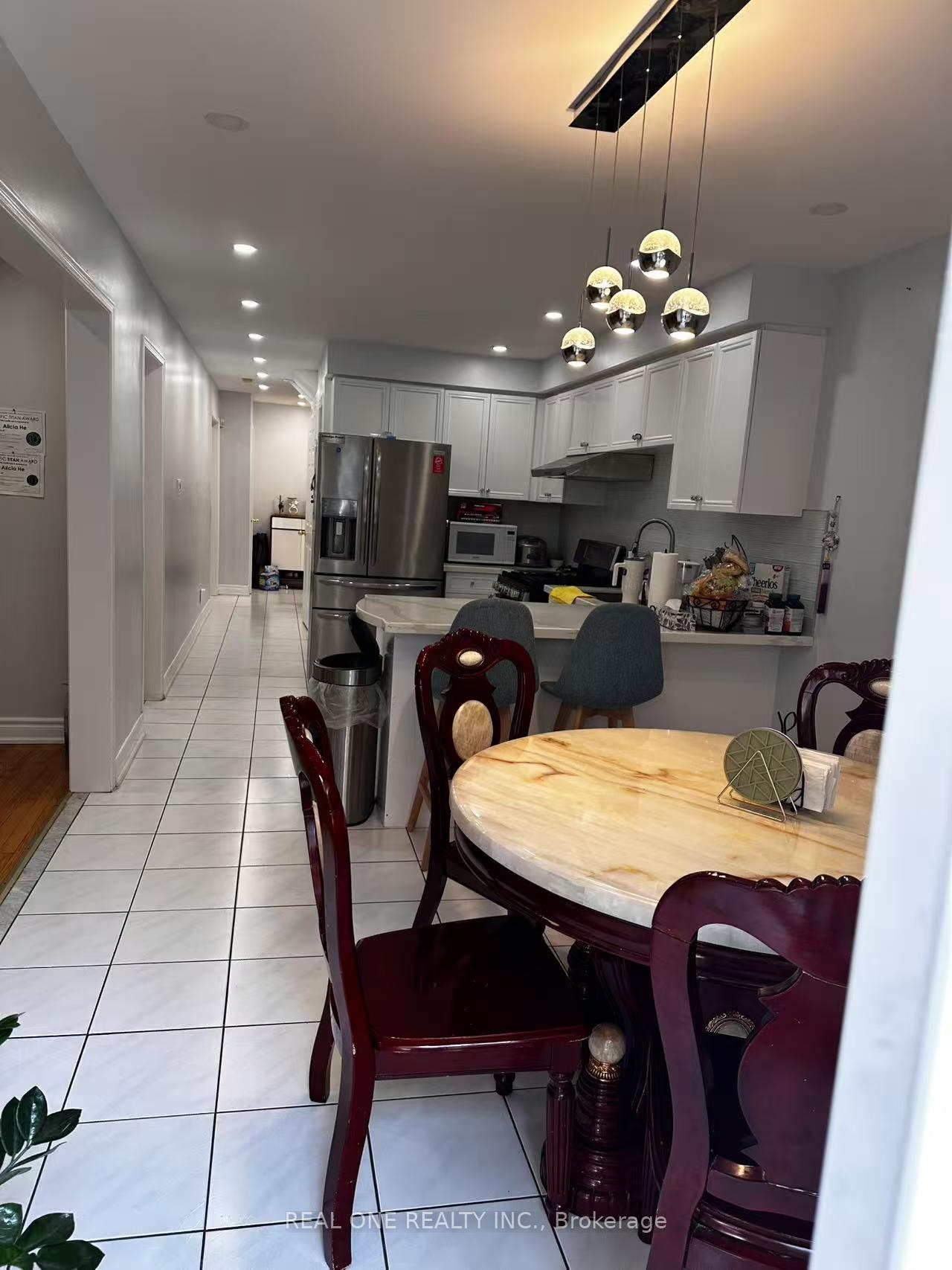 Photo 3 of Unit Upper L, 283 Doubtfire Crescent, Markham, Middlefield — HOMEH