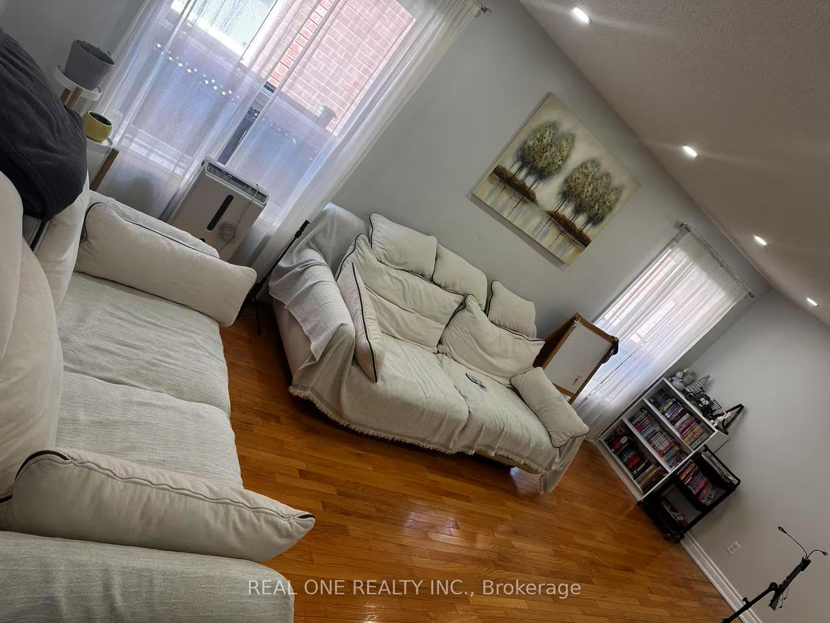 Photo 5 of Unit Upper L, 283 Doubtfire Crescent, Markham, Middlefield — HOMEH