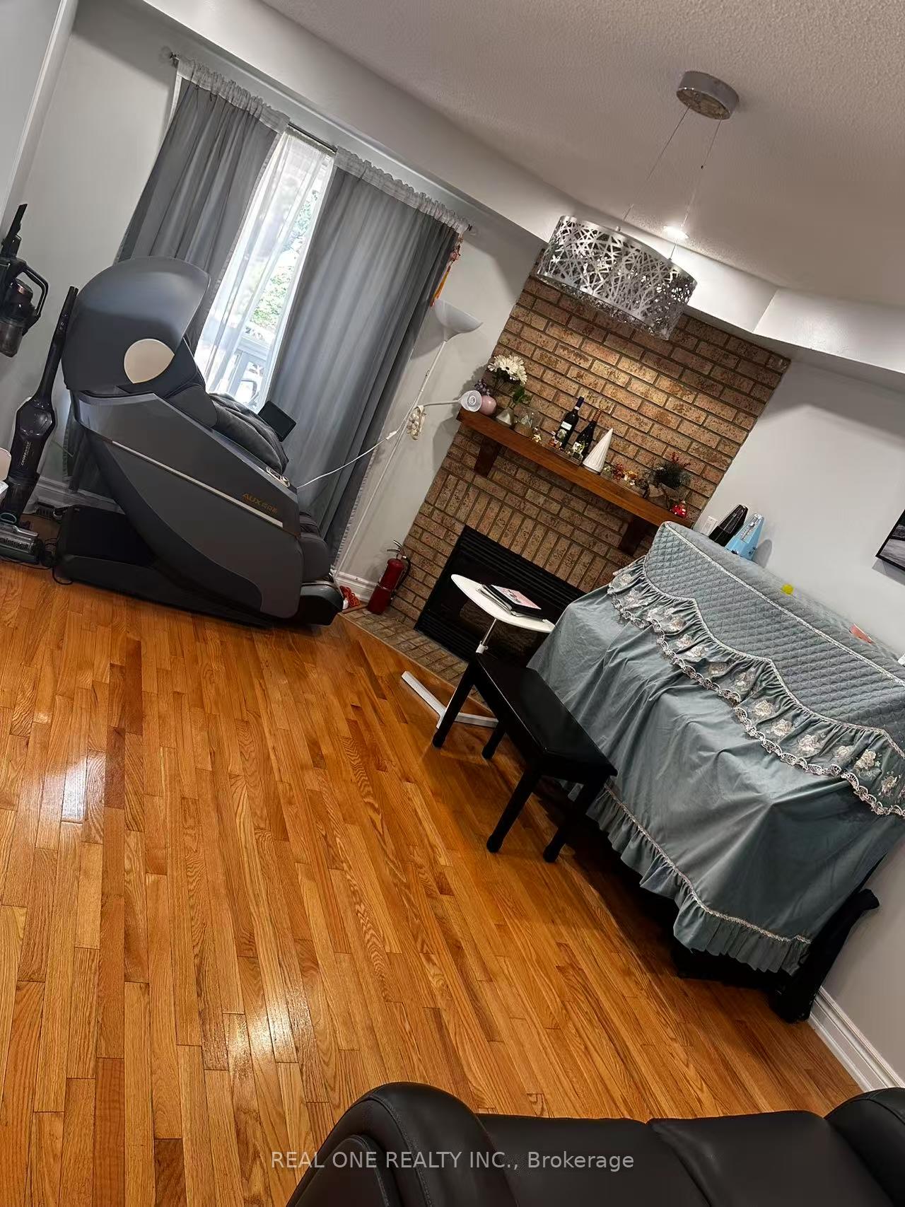 Photo 6 of Unit Upper L, 283 Doubtfire Crescent, Markham, Middlefield — HOMEH
