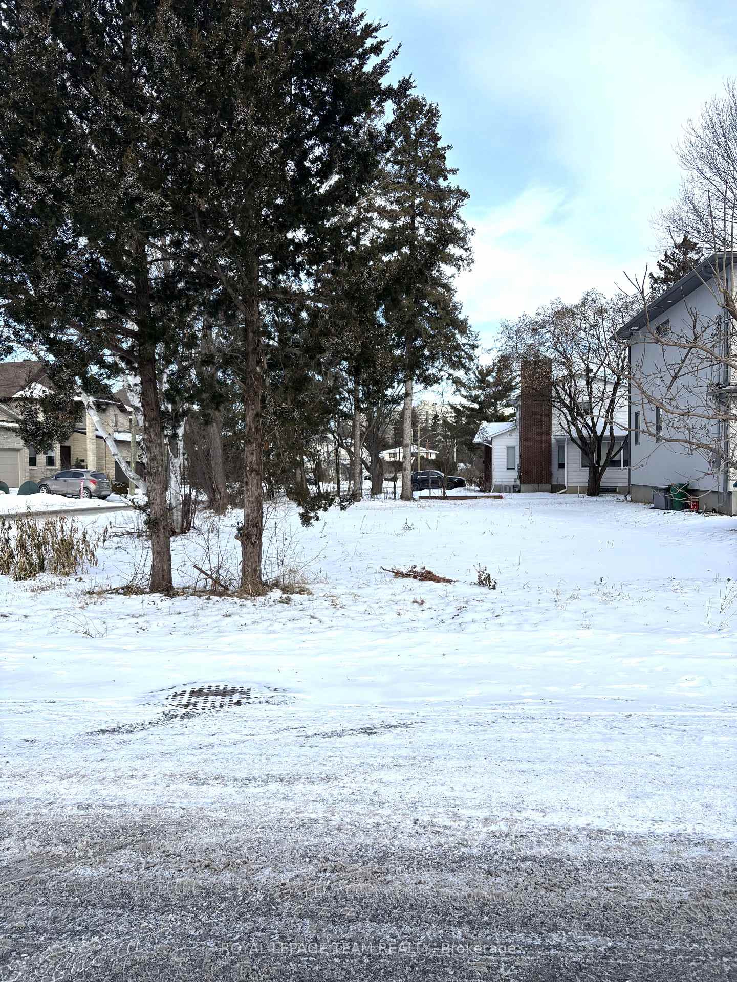Photo 1 of 1561 Minaki Avenue, Ottawa, Mooneys Bay — HOMEH