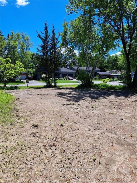 Photo 2 of 1561 Minaki Avenue, Ottawa, Mooneys Bay — HOMEH