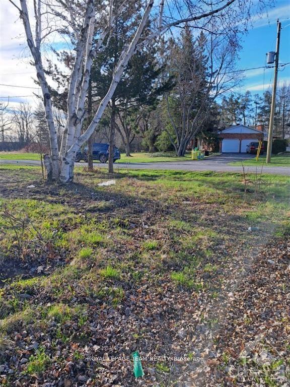 Photo 4 of 1561 Minaki Avenue, Ottawa, Mooneys Bay — HOMEH