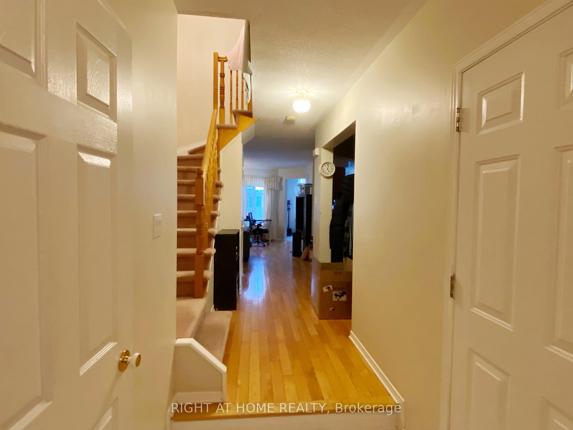 Photo 2 of 10 Kettleby Street, Ottawa, Kanata - Beaverbrook — HOMEH