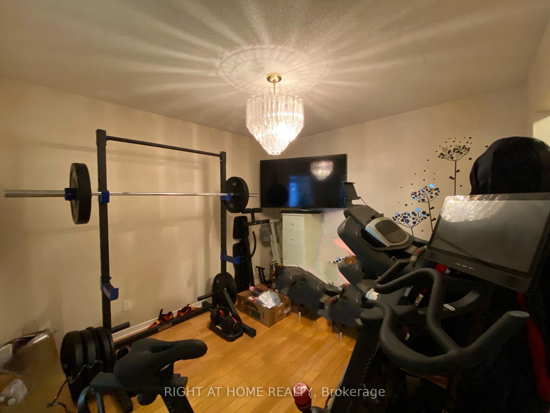 Photo 3 of 10 Kettleby Street, Ottawa, Kanata - Beaverbrook — HOMEH
