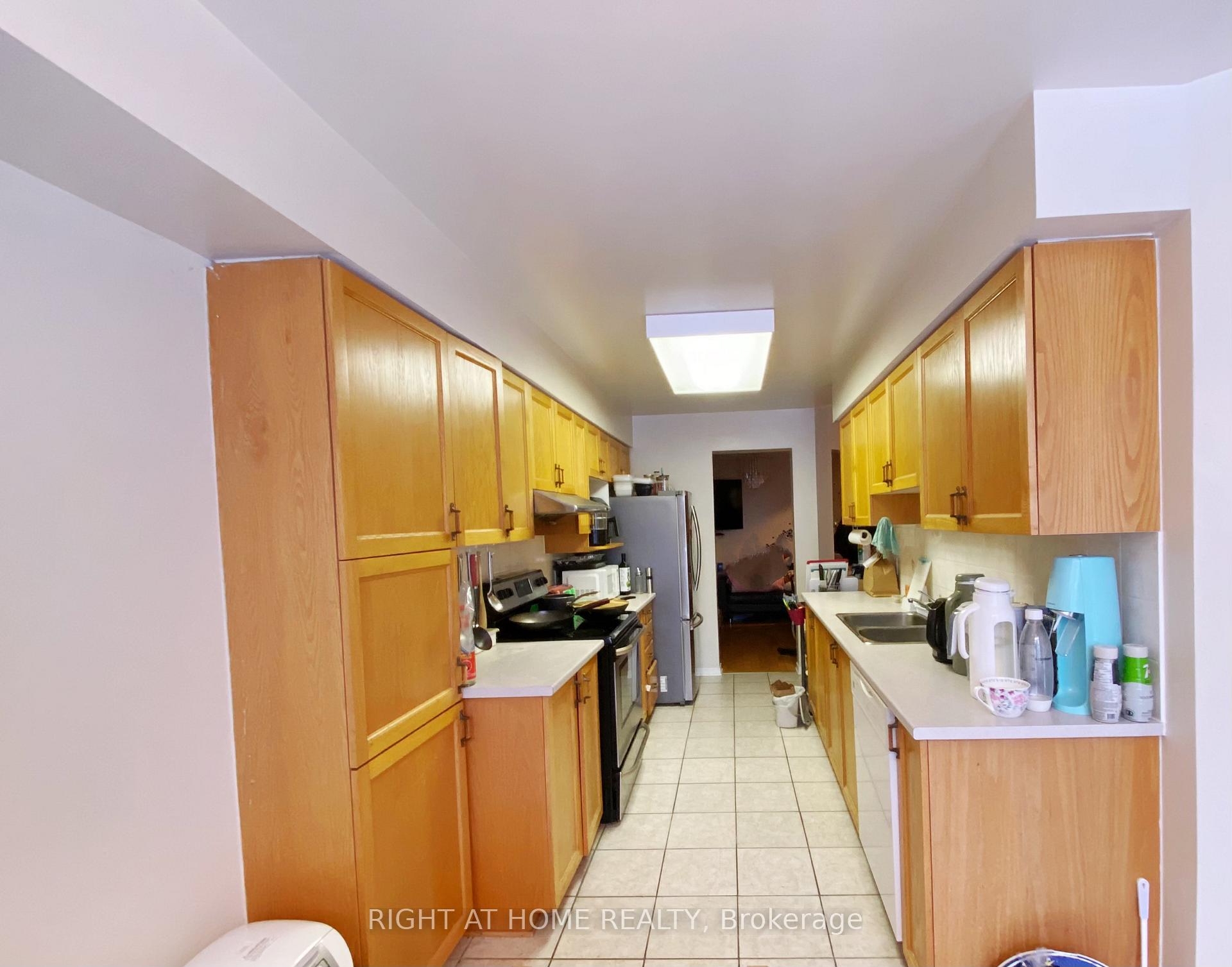 Photo 4 of 10 Kettleby Street, Ottawa, Kanata - Beaverbrook — HOMEH