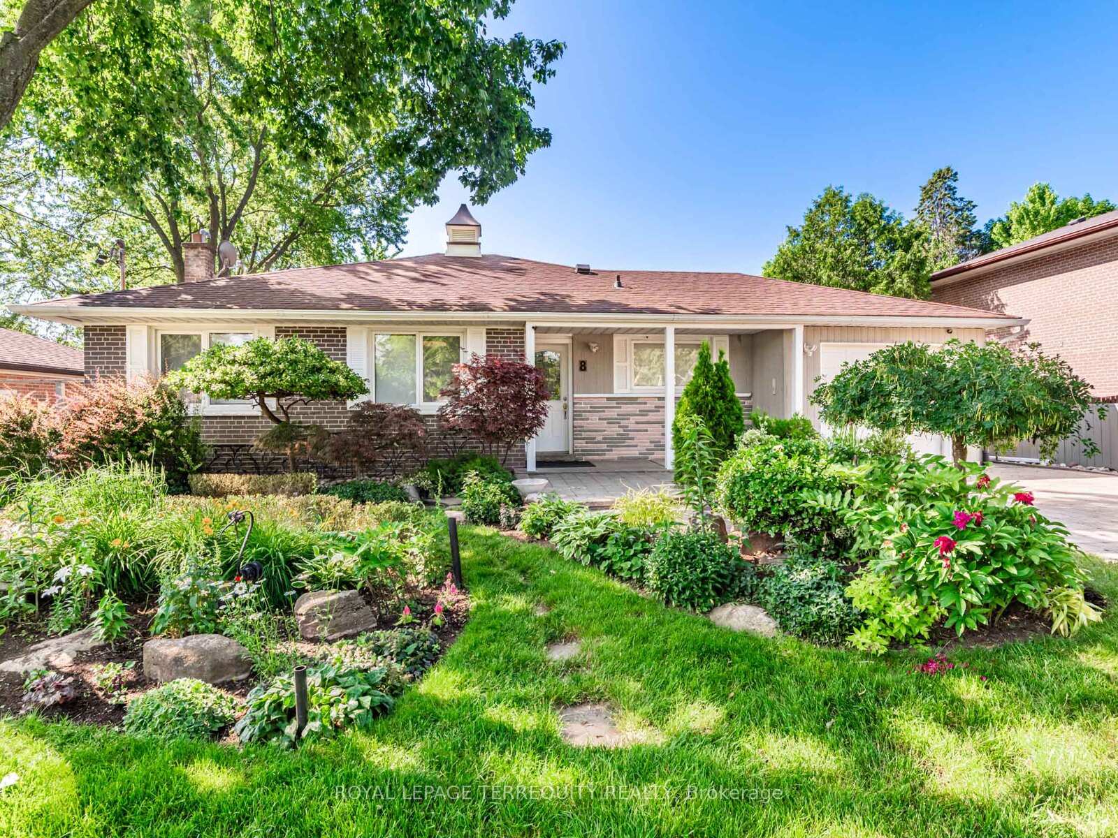 Photo 1 of 8 Lincoln Green Drive, Markham, Bullock — HOMEH