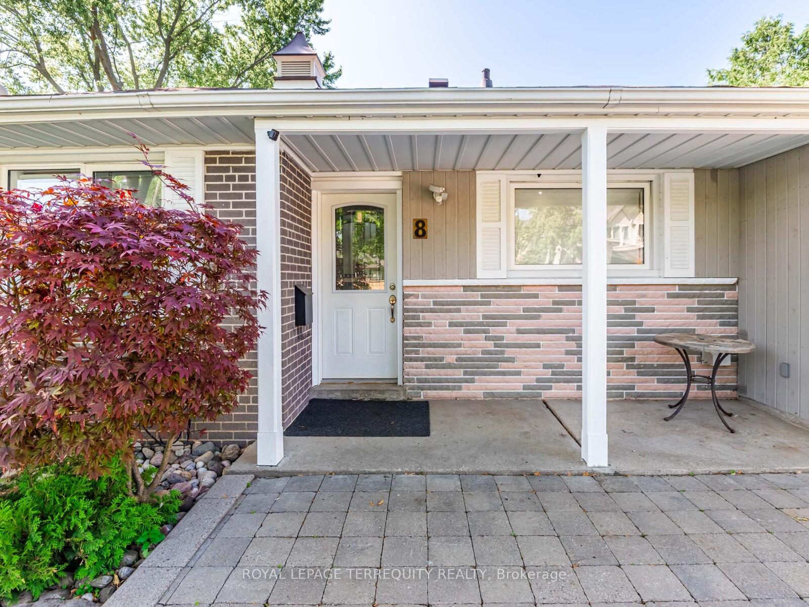 Photo 4 of 8 Lincoln Green Drive, Markham, Bullock — HOMEH