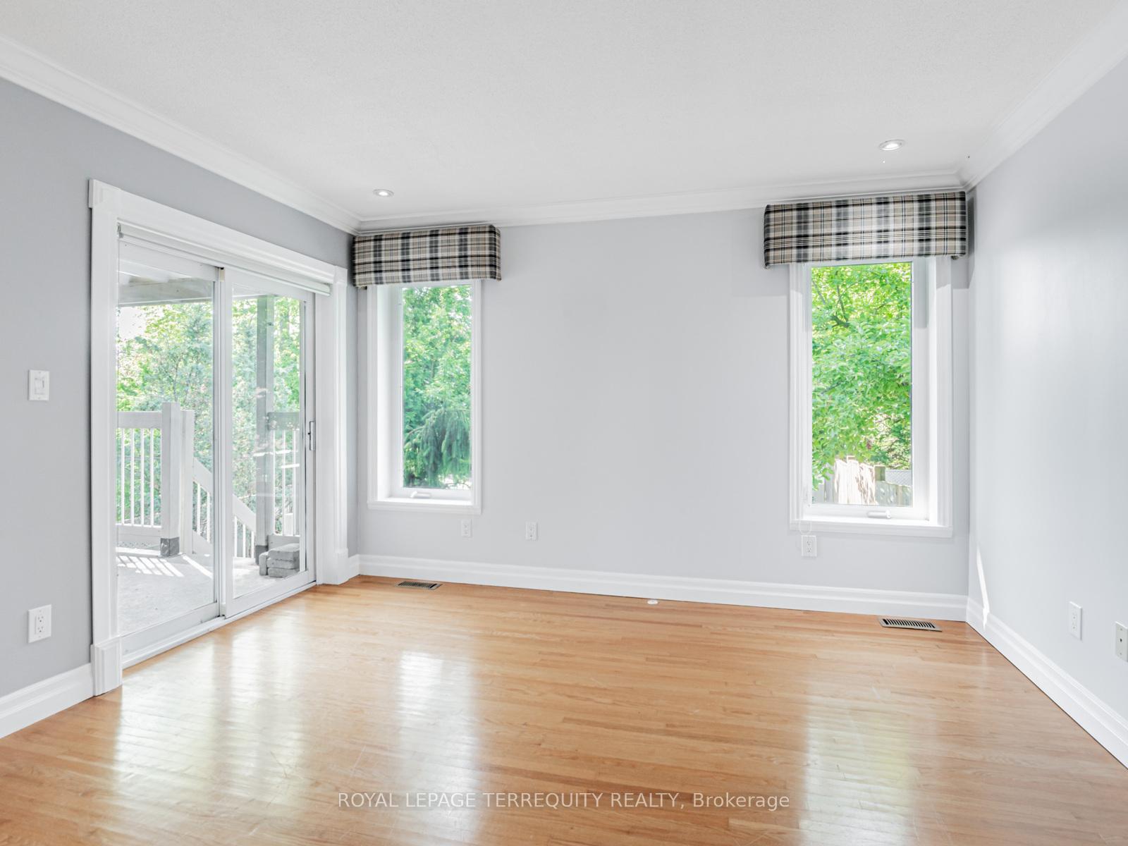 Photo 5 of 8 Lincoln Green Drive, Markham, Bullock — HOMEH