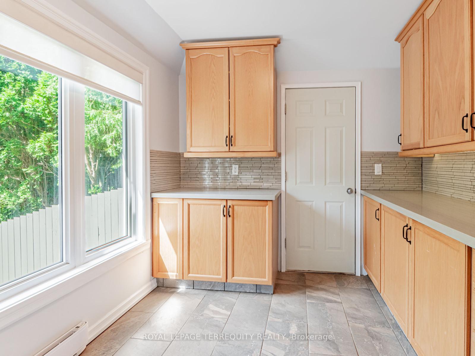 Photo 14 of 8 Lincoln Green Drive, Markham, Bullock — HOMEH
