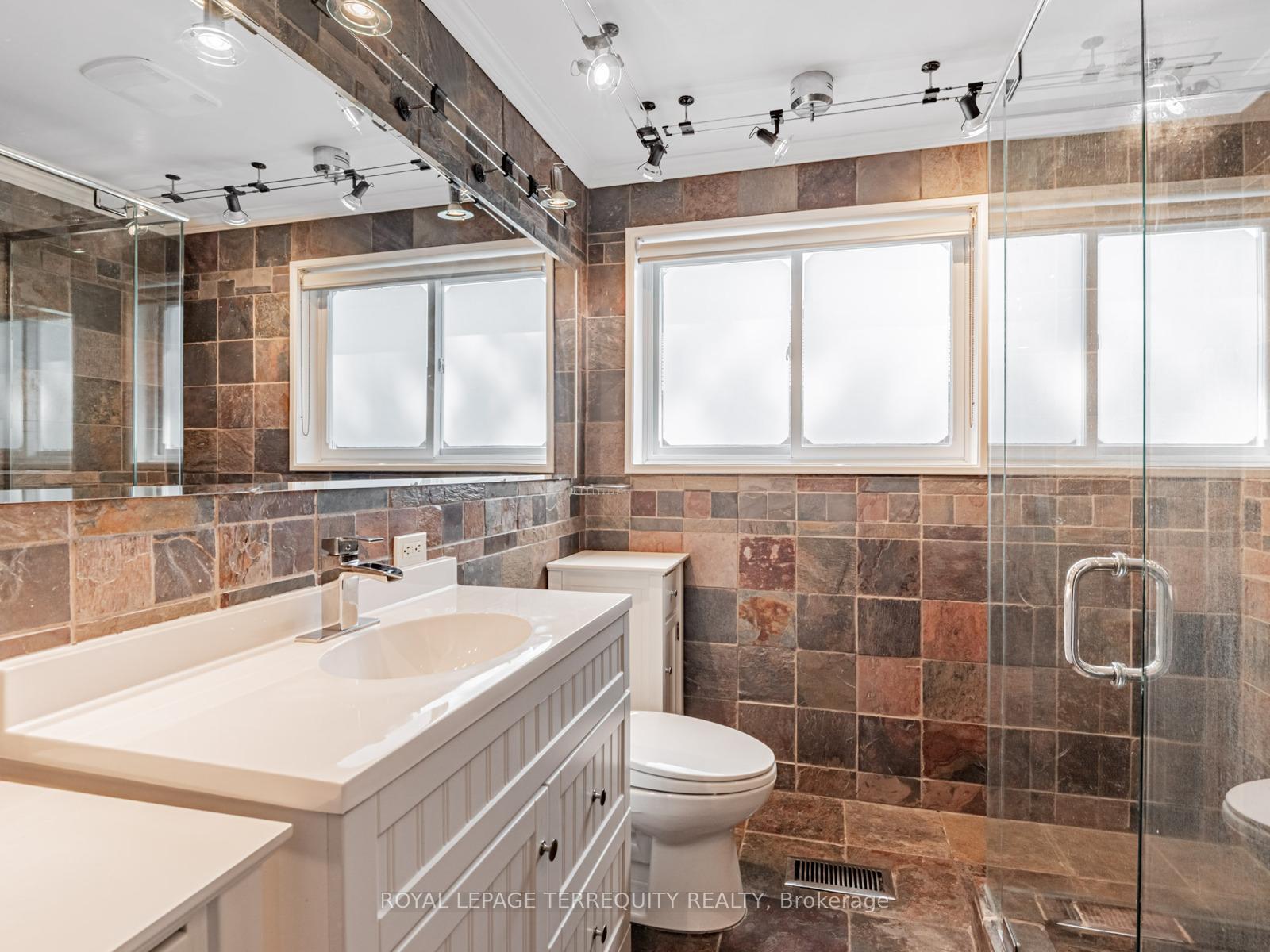 Photo 21 of 8 Lincoln Green Drive, Markham, Bullock — HOMEH