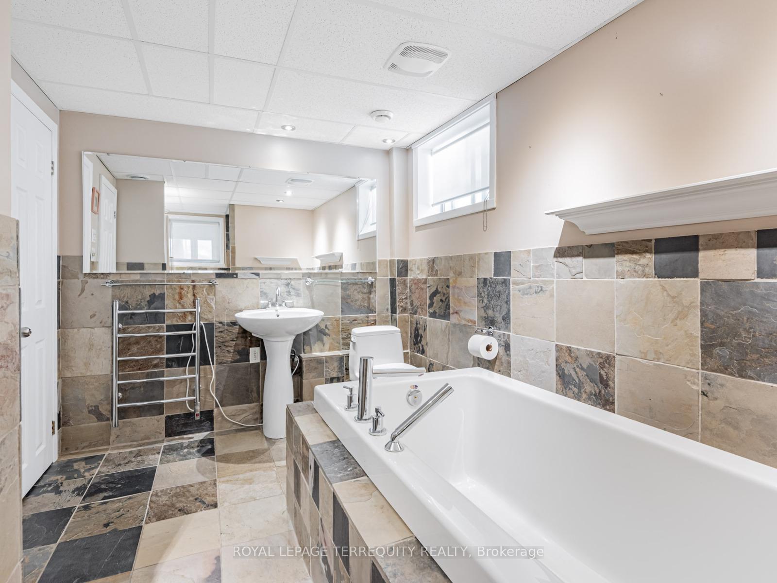 Photo 33 of 8 Lincoln Green Drive, Markham, Bullock — HOMEH