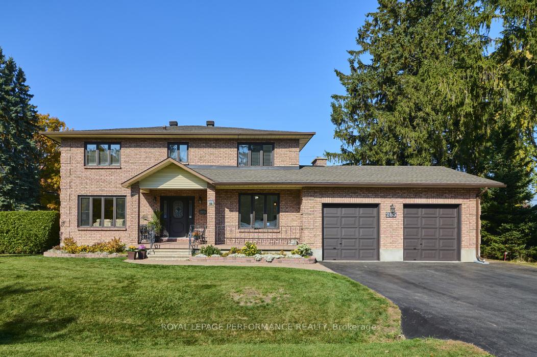 Photo 2 of 205 Hudson Avenue, Ottawa, Courtland Park — HOMEH