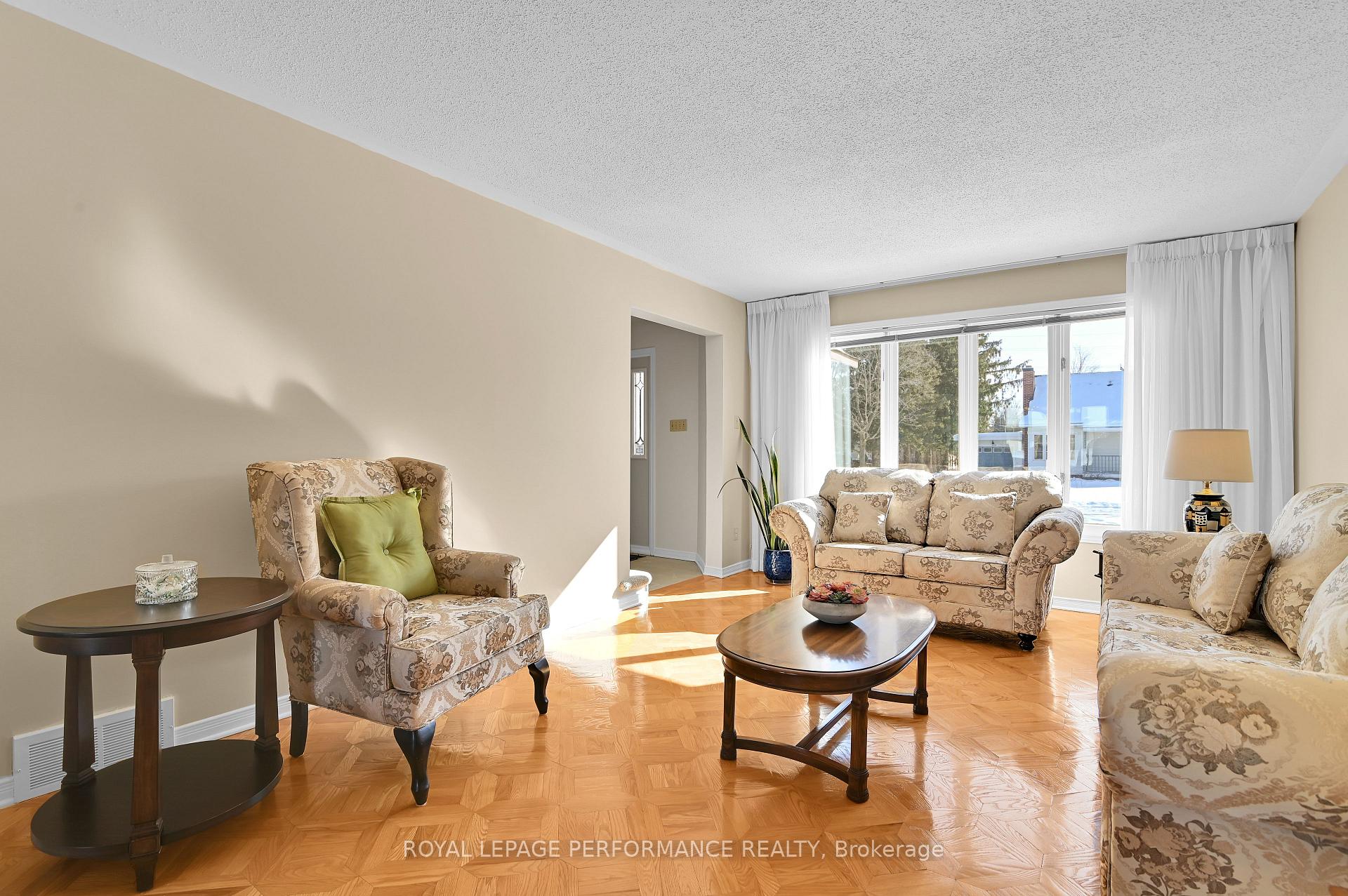 Photo 8 of 205 Hudson Avenue, Ottawa, Courtland Park — HOMEH