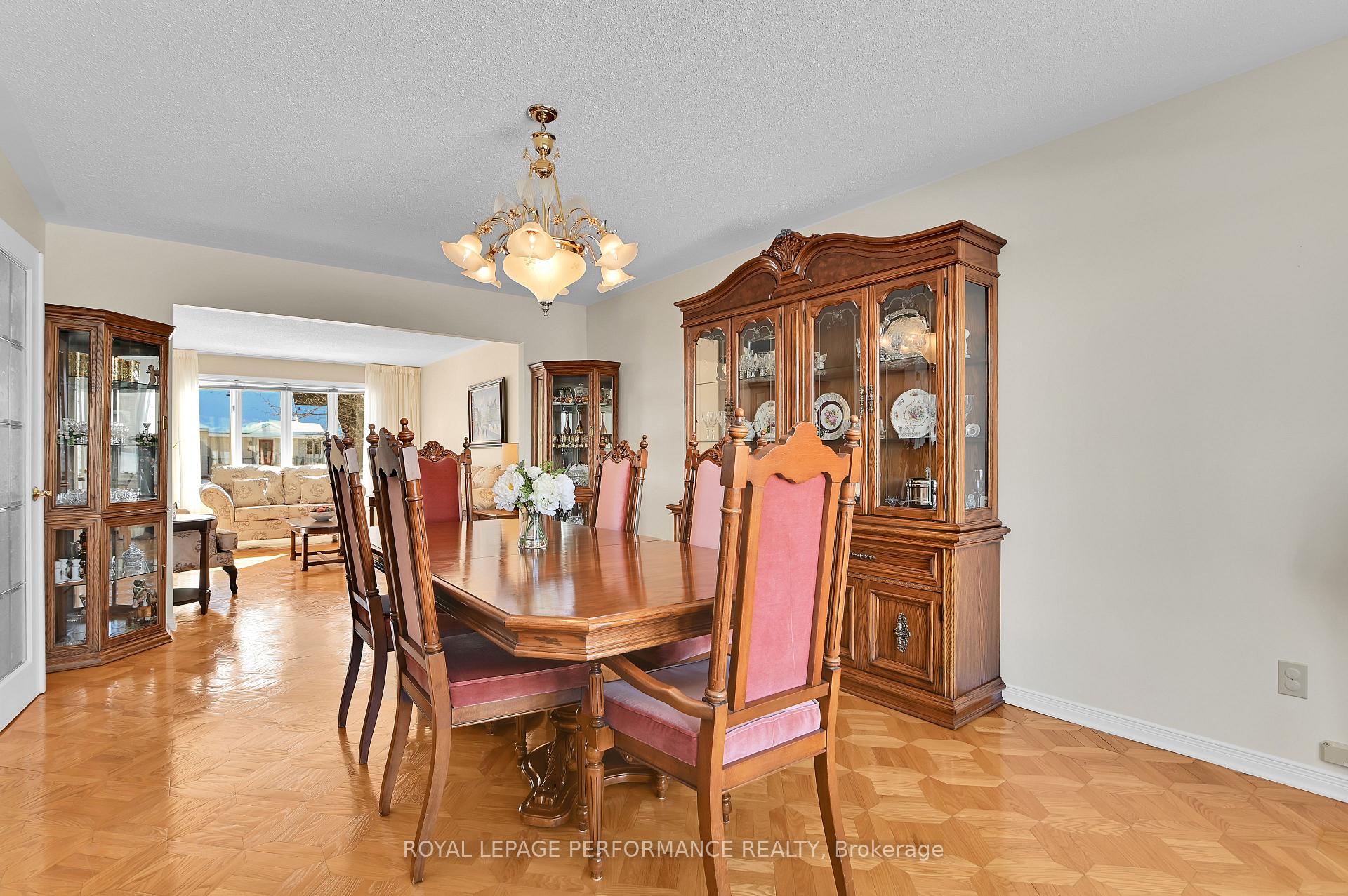 Photo 10 of 205 Hudson Avenue, Ottawa, Courtland Park — HOMEH